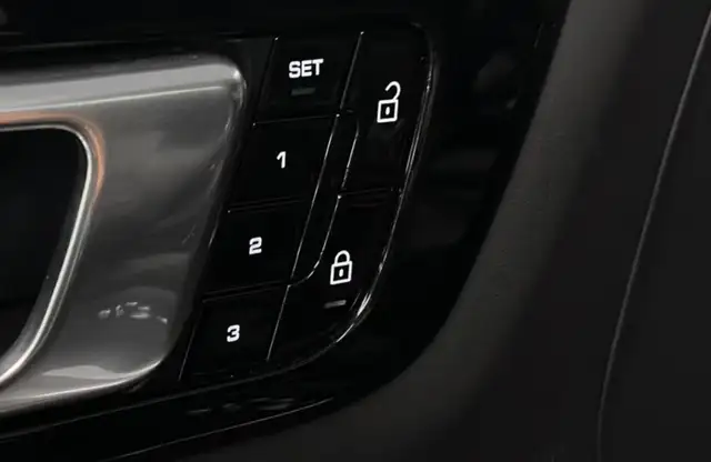 Porsche Cayenne view 23