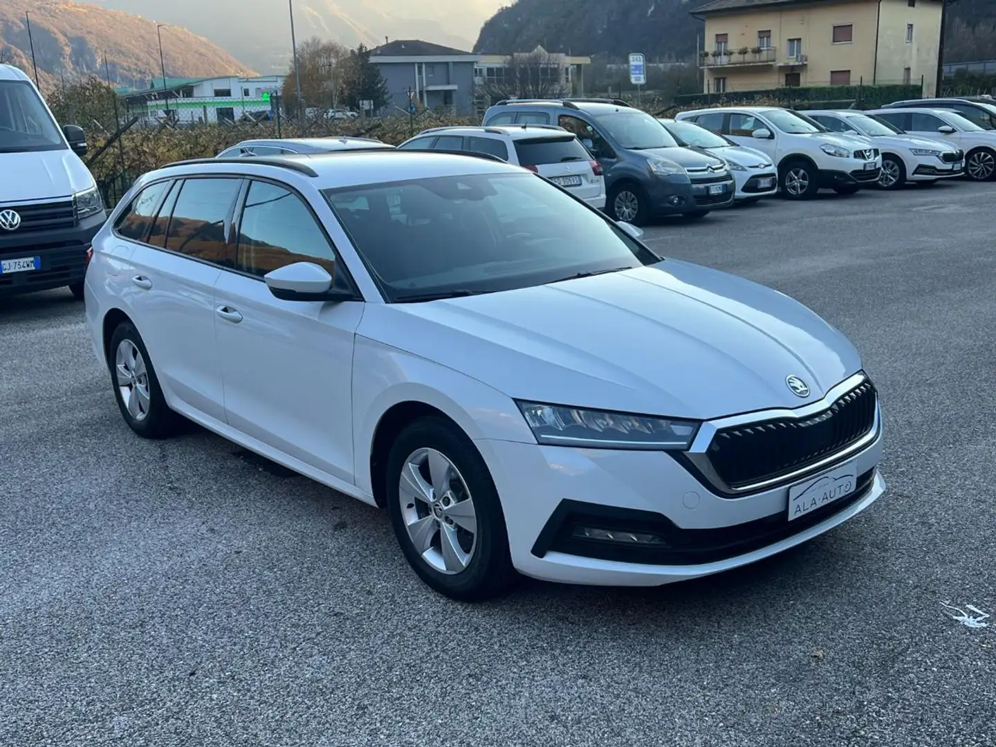 Skoda Octavia 2.0 TDI EVO SCR 150 CV DSG 4x4 Wagon Executive Bianco - 2