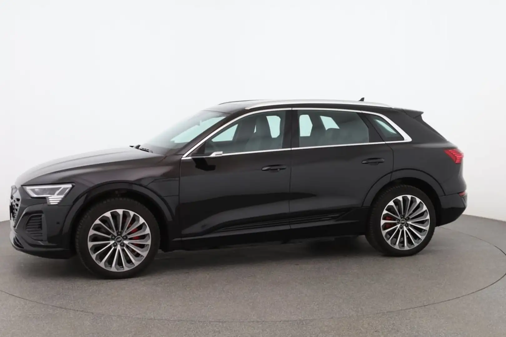 Audi Q8 55 e-tron quattro S line Schwarz - 2