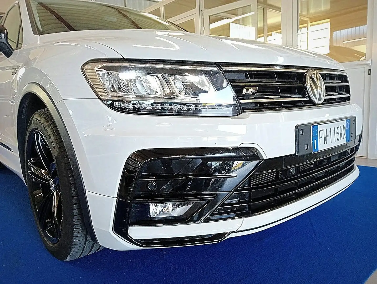 Volkswagen Tiguan 1.5 TSI 150cv DSG RLINE BLACK PACK 19" R-LINE Wit - 2