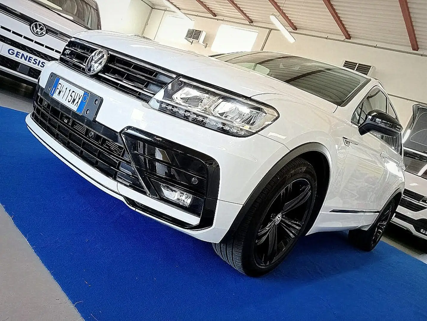 Volkswagen Tiguan 1.5 TSI 150cv DSG RLINE BLACK PACK 19" R-LINE Wit - 1