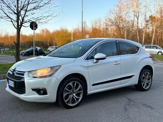 DS Automobiles DS 4 DS 4 2.0 HDi 160 Pure Pearl