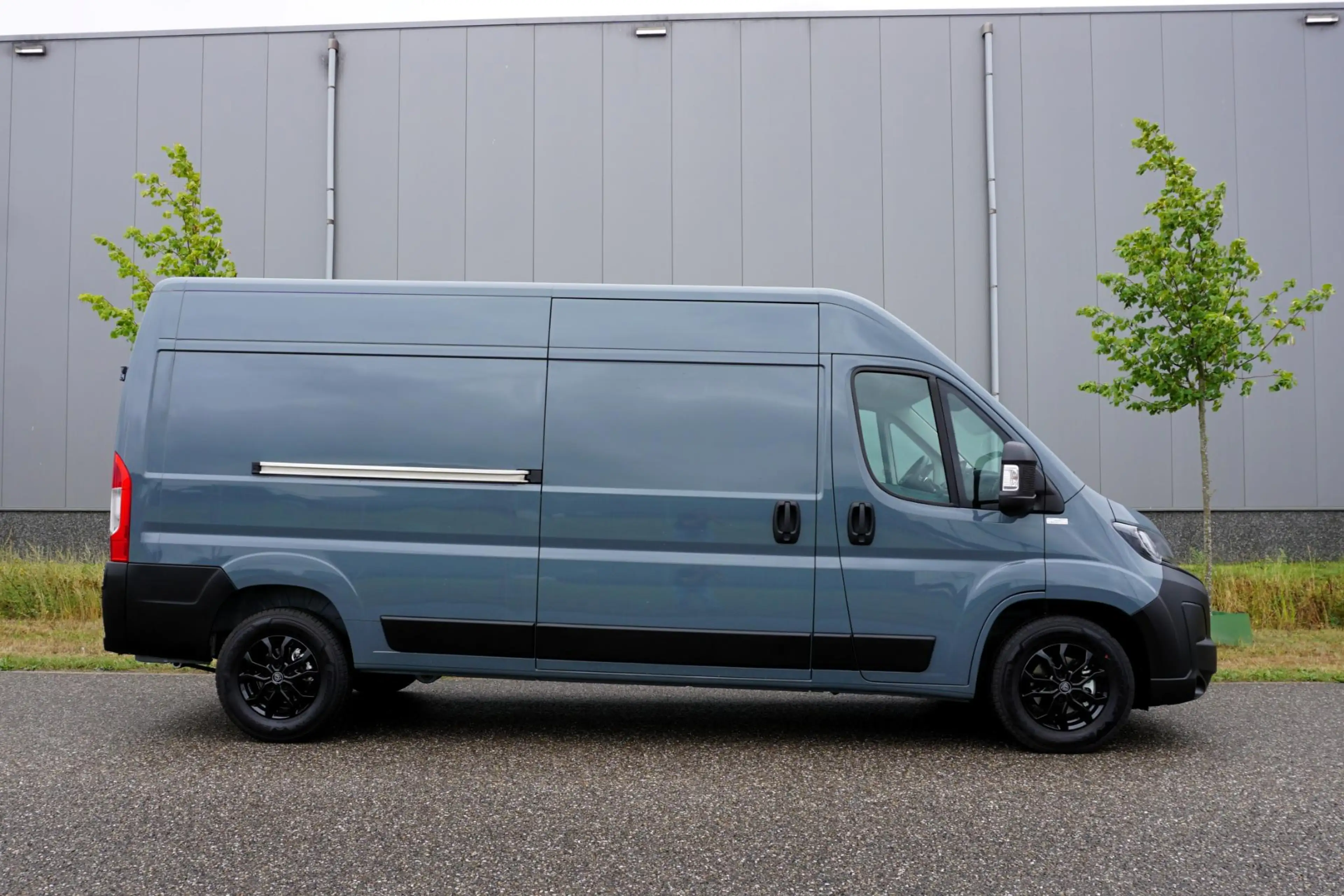 Peugeot Boxer 2.2 BlueHDi 180 L3H2 3.5t in Nieuwstaat |Automaat — photo 2