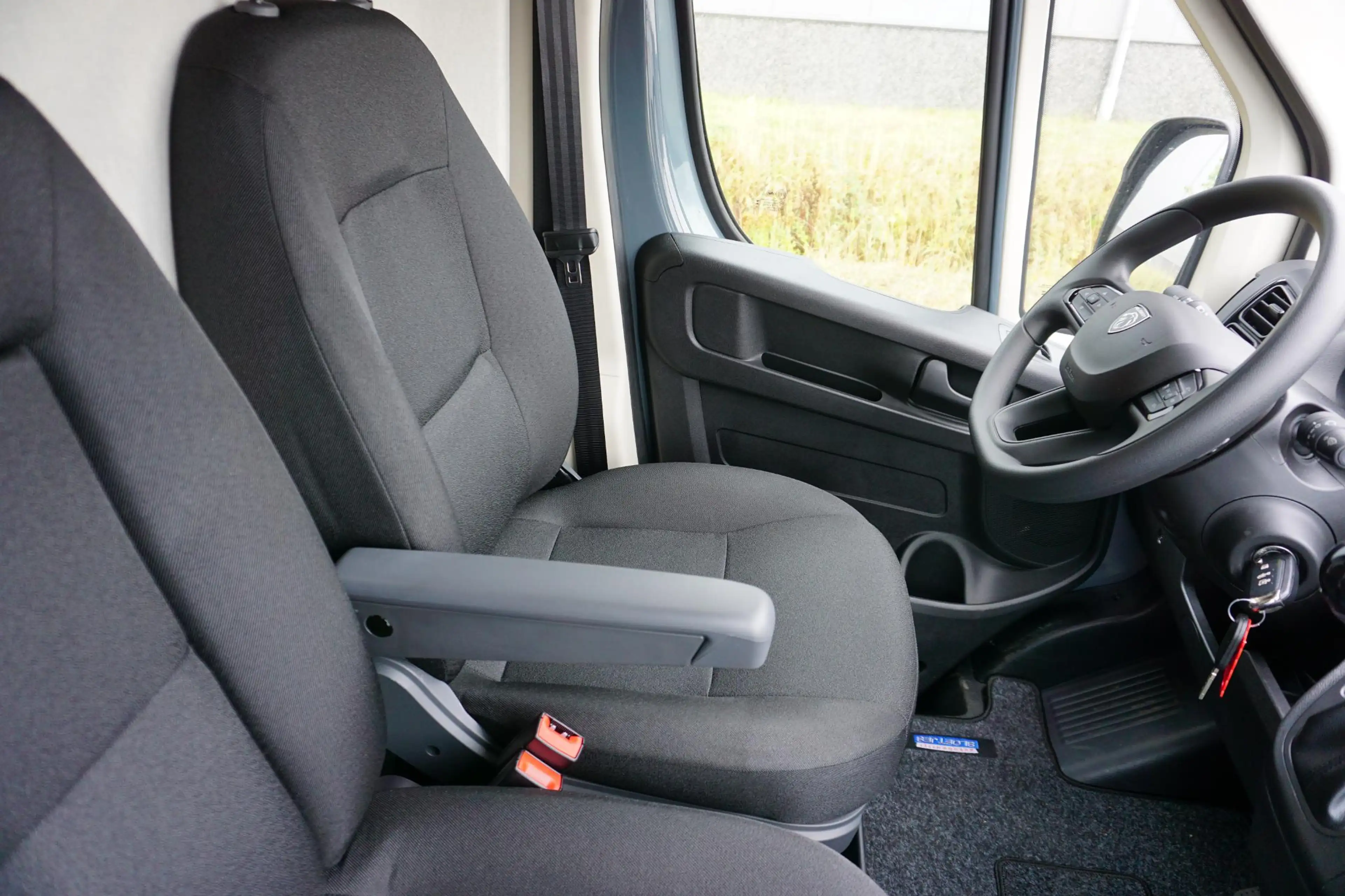 Peugeot Boxer 2.2 BlueHDi 180 L3H2 3.5t in Nieuwstaat |Automaat — photo 10