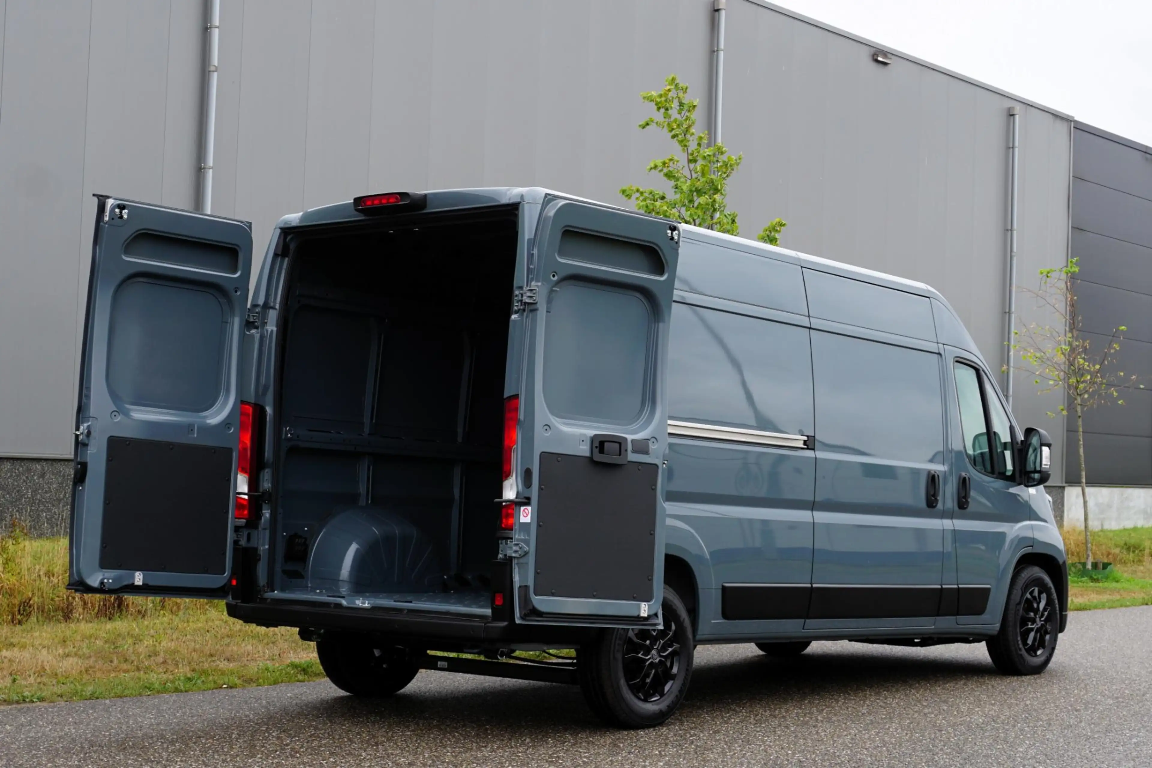 Peugeot Boxer 2.2 BlueHDi 180 L3H2 3.5t in Nieuwstaat |Automaat — photo 3