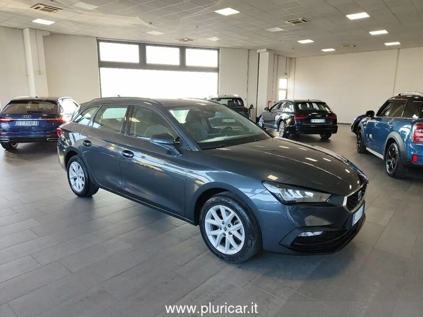 SEAT Leon Sportstourer 1.0 eTSI DSG Style Cruise Fari LED Šedá - 2