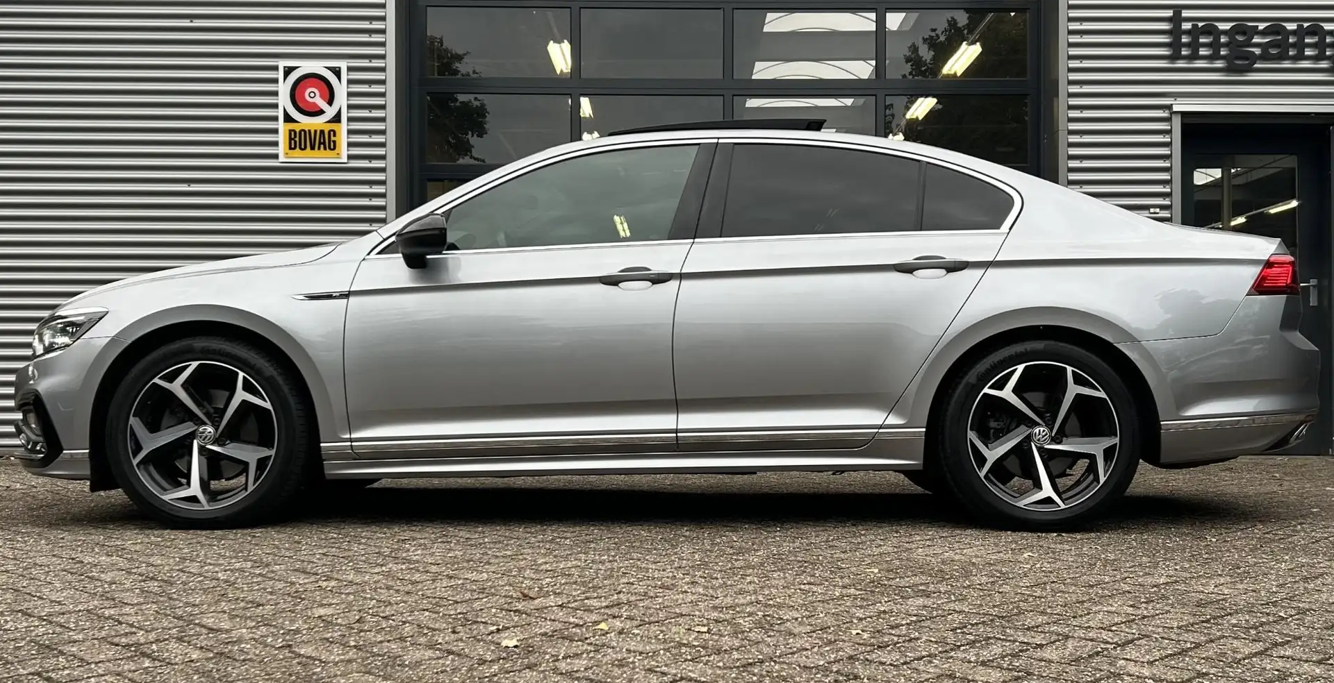 Volkswagen Passat 1.5 TSI Automaat R-Line Facelift l Pano l Virtual Grigio - 2