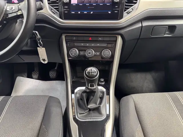 Volkswagen T-Roc view 12
