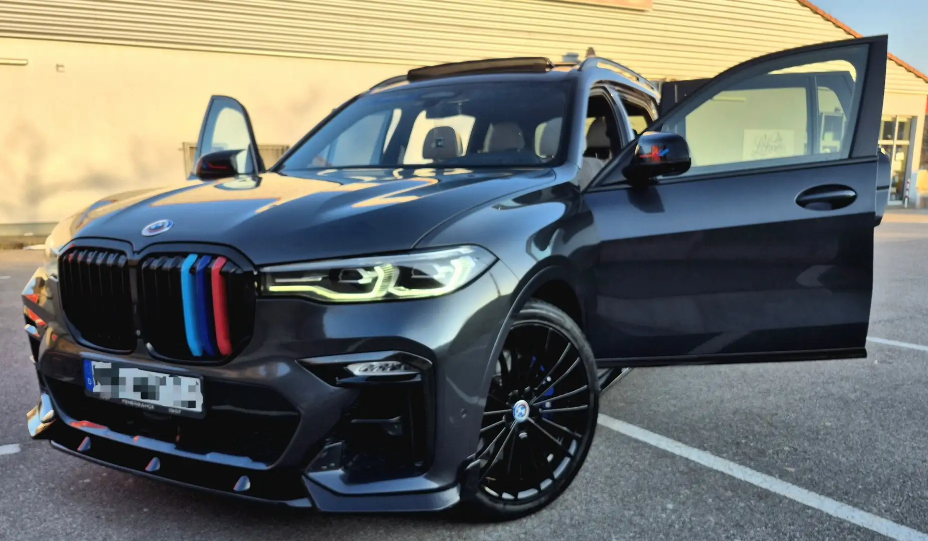 BMW X7 M Xdrive 50i*X7* TV*Luxus-SUV*Pano*22 Zoll*Massage Grau - 1