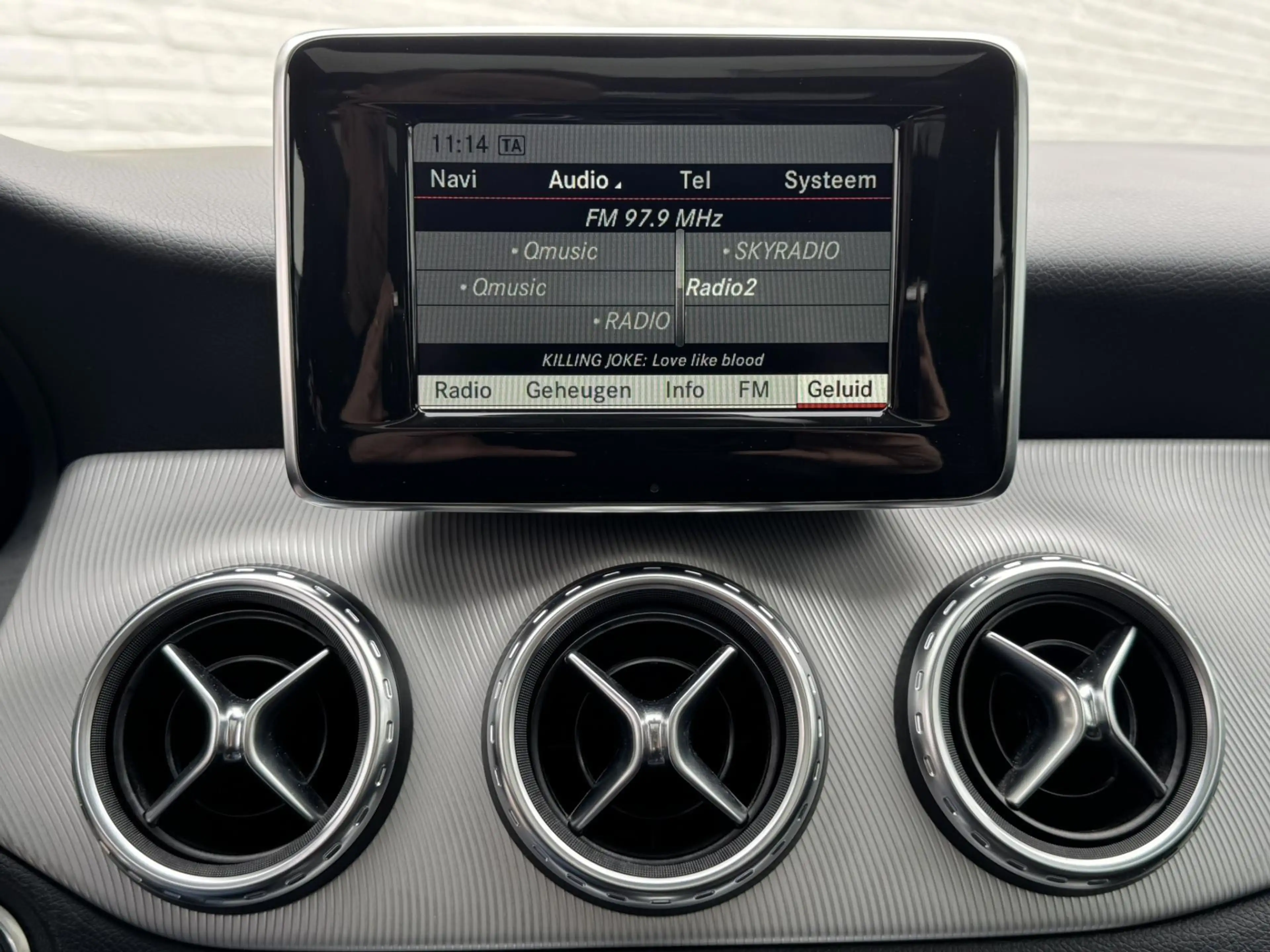 Mercedes-Benz GLA 200 Edition Trekhaak All-Season Banden Panorama dak Au — photo 42