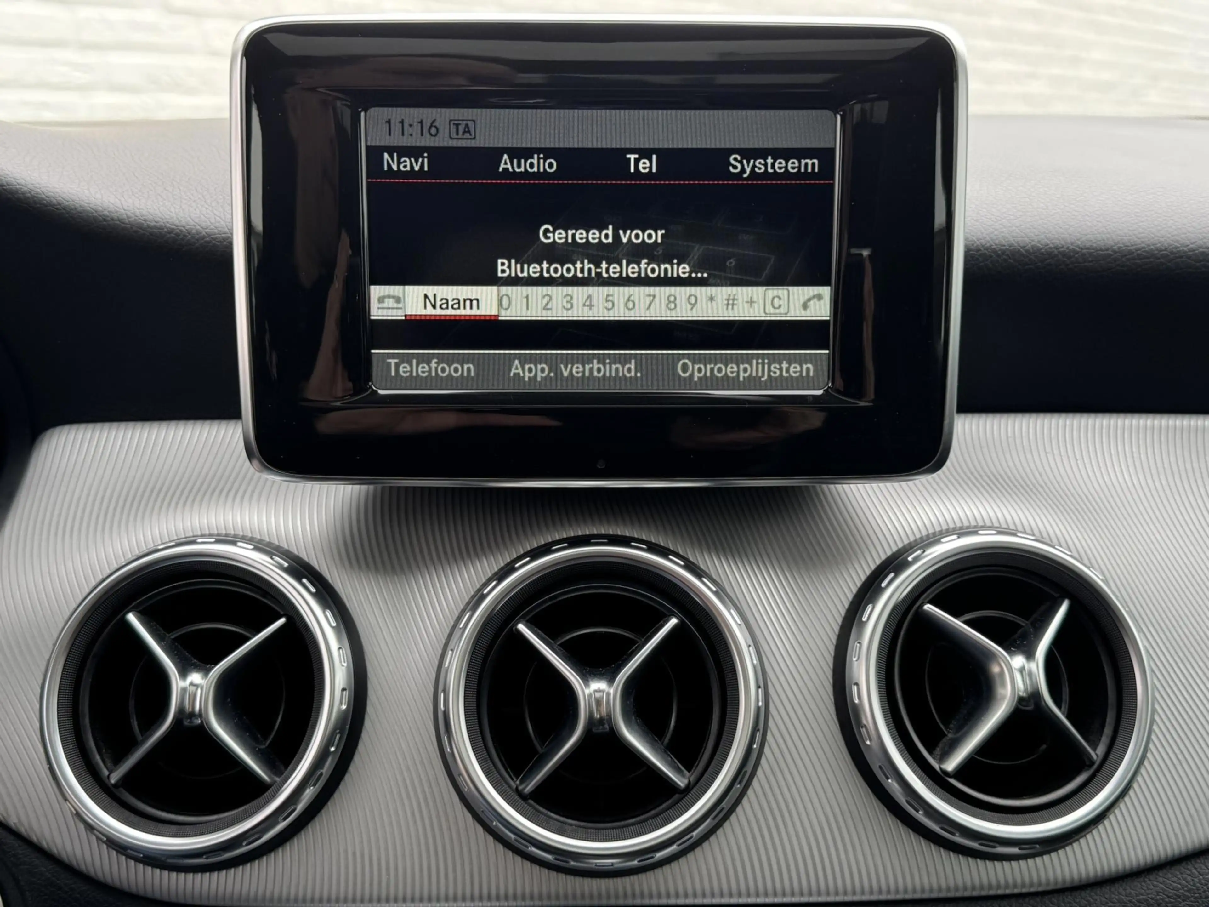 Mercedes-Benz GLA 200 Edition Trekhaak All-Season Banden Panorama dak Au — photo 43