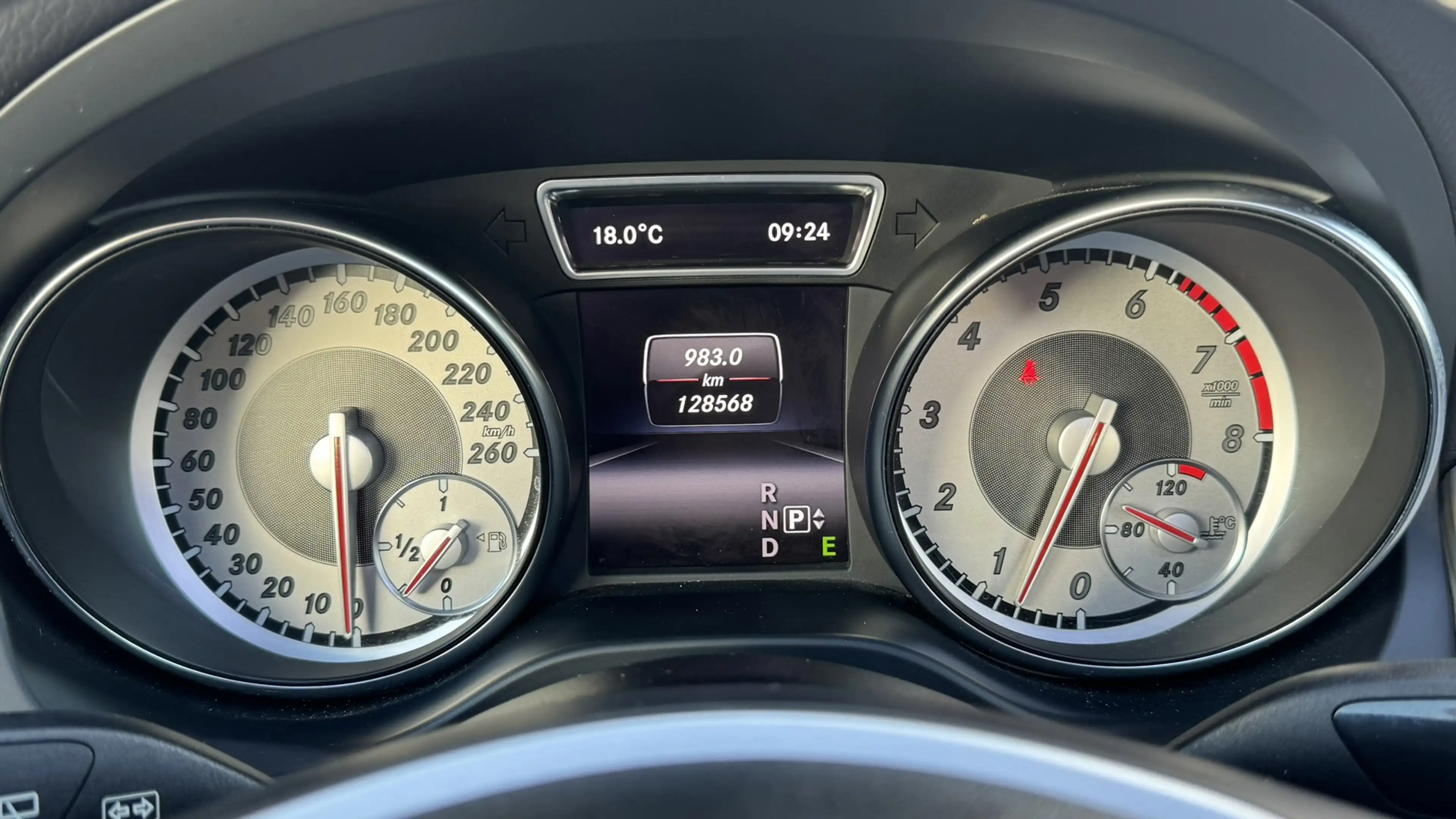 Mercedes-Benz GLA 200 Edition Trekhaak All-Season Banden Panorama dak Au — photo 27