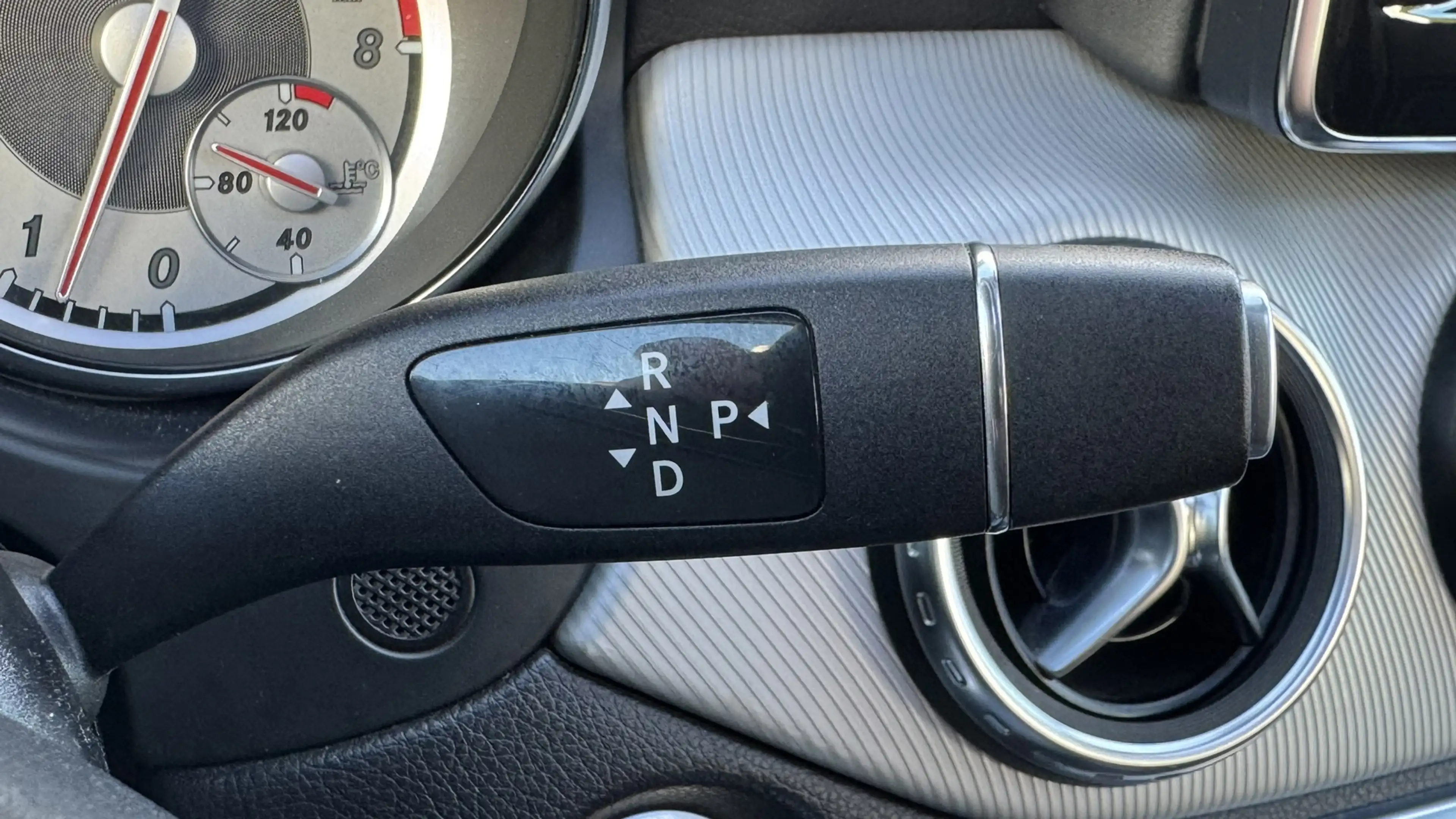 Mercedes-Benz GLA 200 Edition Trekhaak All-Season Banden Panorama dak Au — photo 28