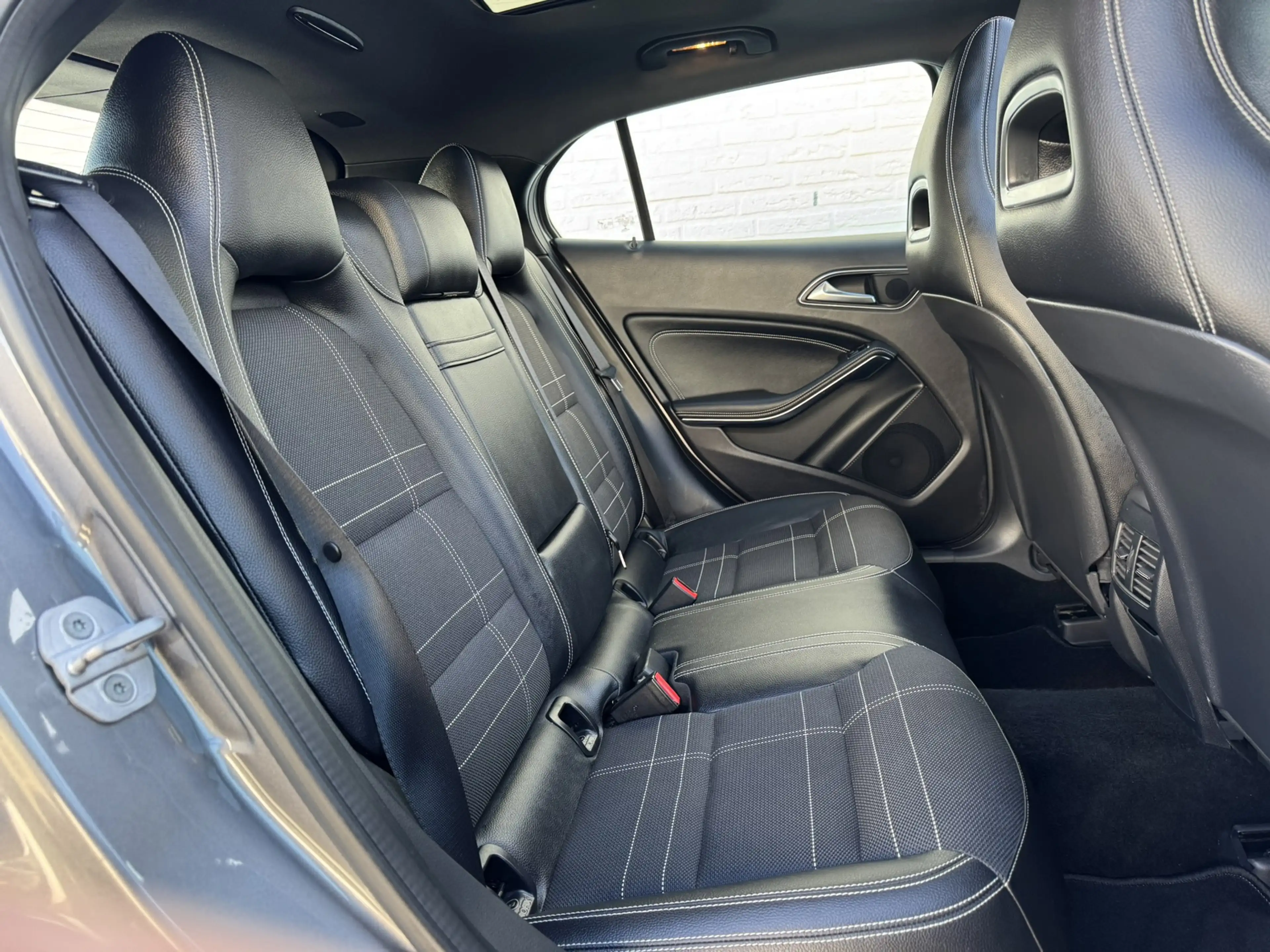 Mercedes-Benz GLA 200 Edition Trekhaak All-Season Banden Panorama dak Au — photo 22