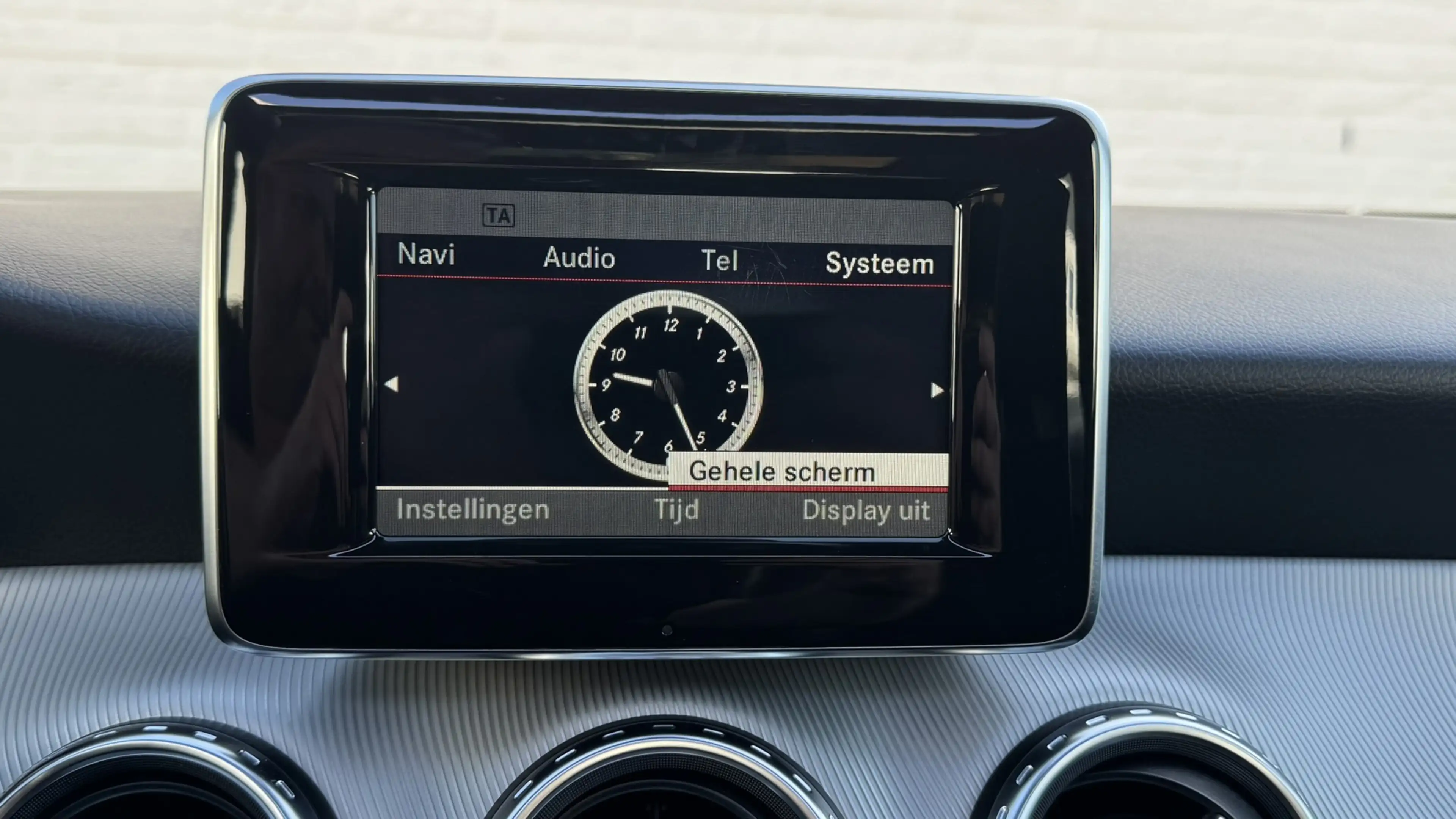 Mercedes-Benz GLA 200 Edition Trekhaak All-Season Banden Panorama dak Au — photo 40