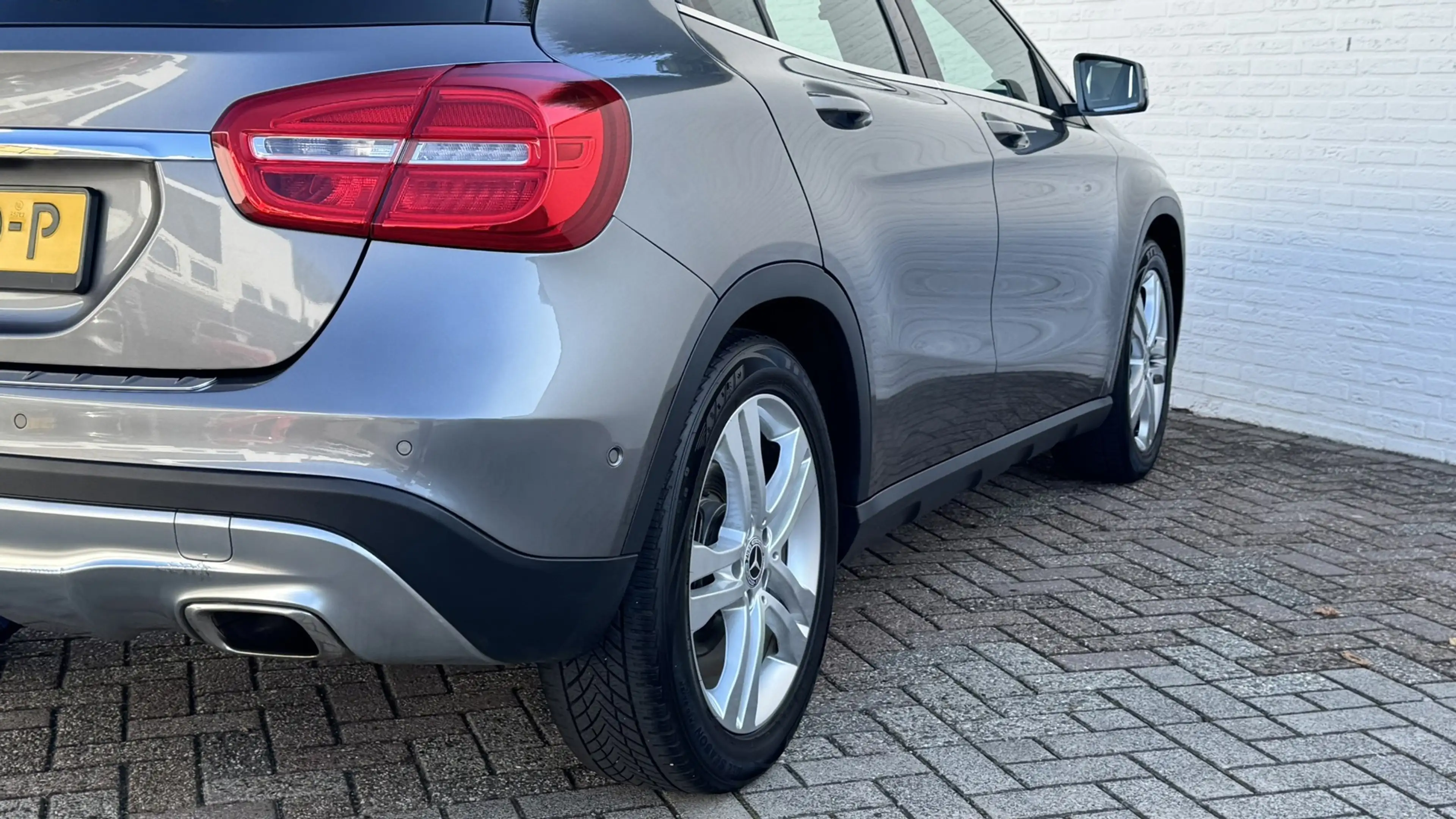 Mercedes-Benz GLA 200 Edition Trekhaak All-Season Banden Panorama dak Au — photo 50