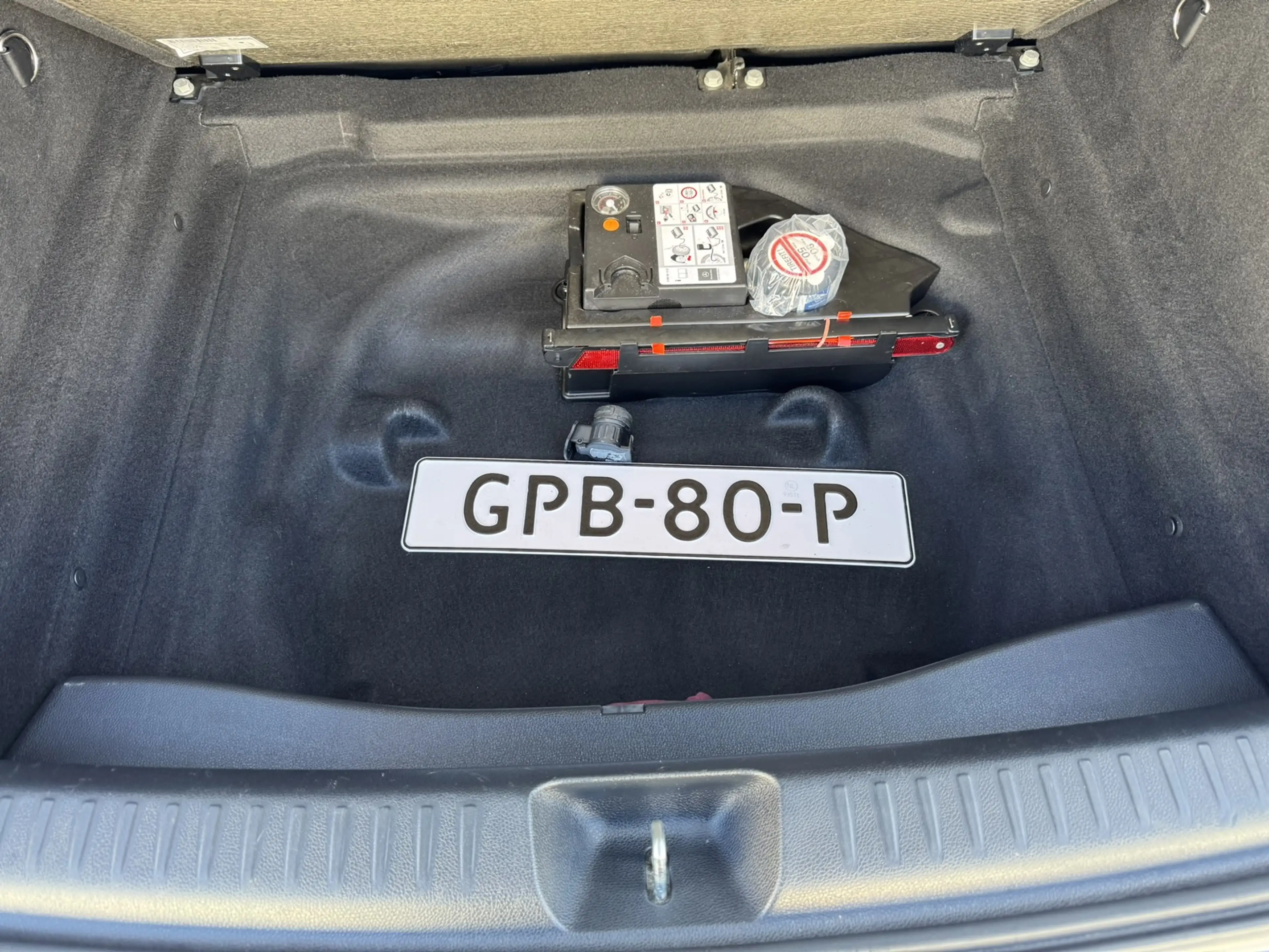 Mercedes-Benz GLA 200 Edition Trekhaak All-Season Banden Panorama dak Au — photo 48