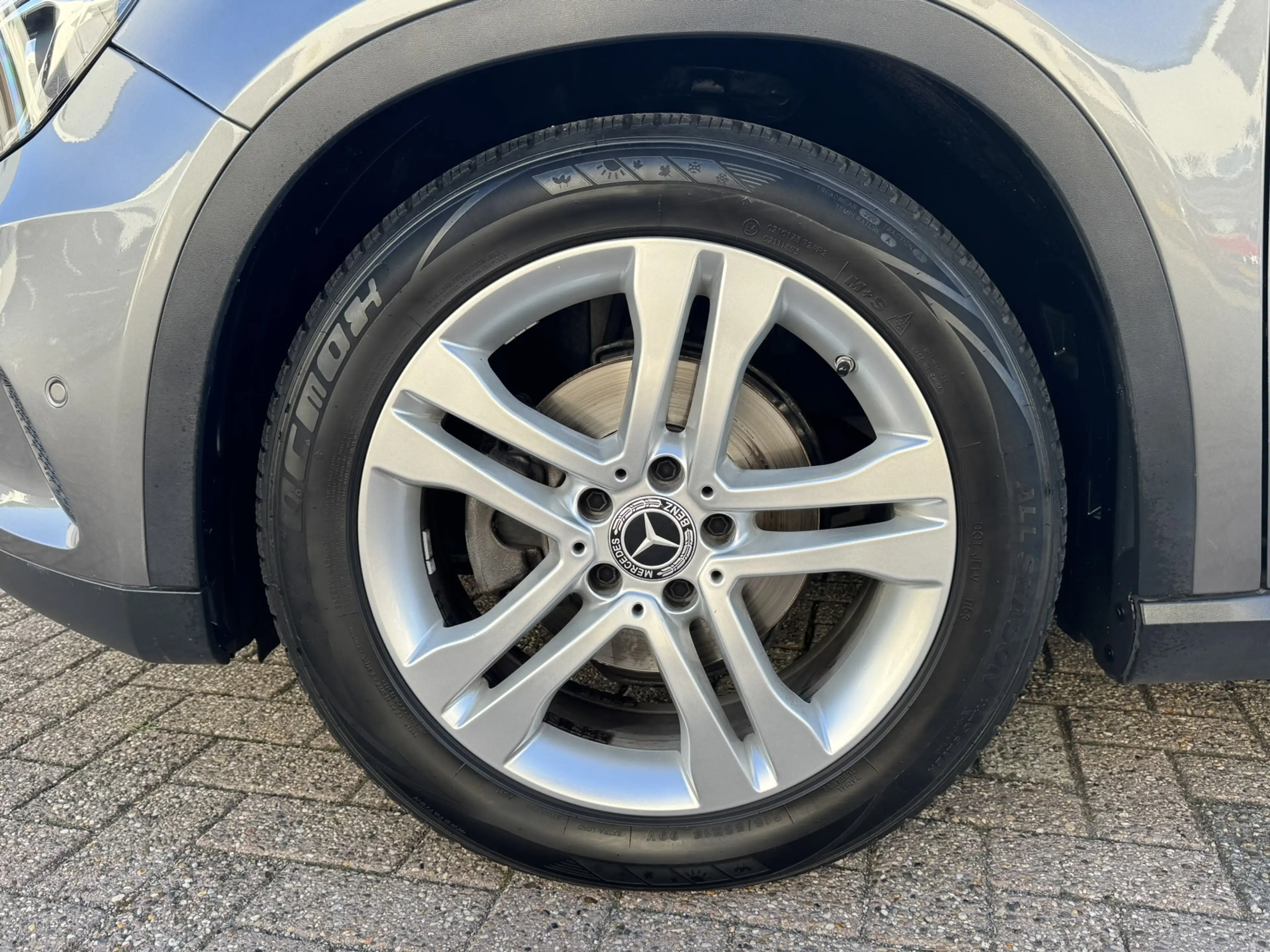 Mercedes-Benz GLA 200 Edition Trekhaak All-Season Banden Panorama dak Au — photo 16
