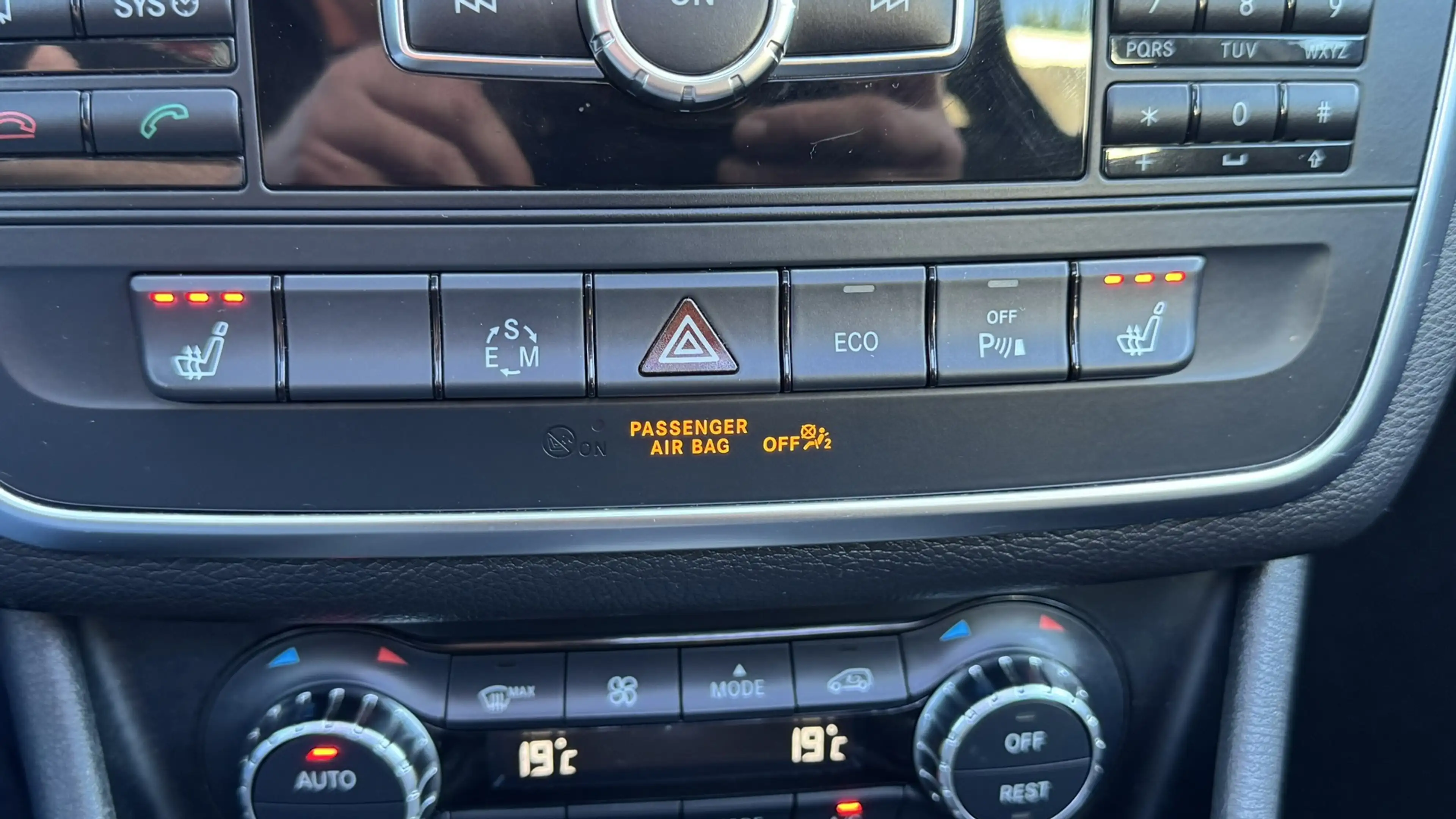 Mercedes-Benz GLA 200 Edition Trekhaak All-Season Banden Panorama dak Au — photo 32