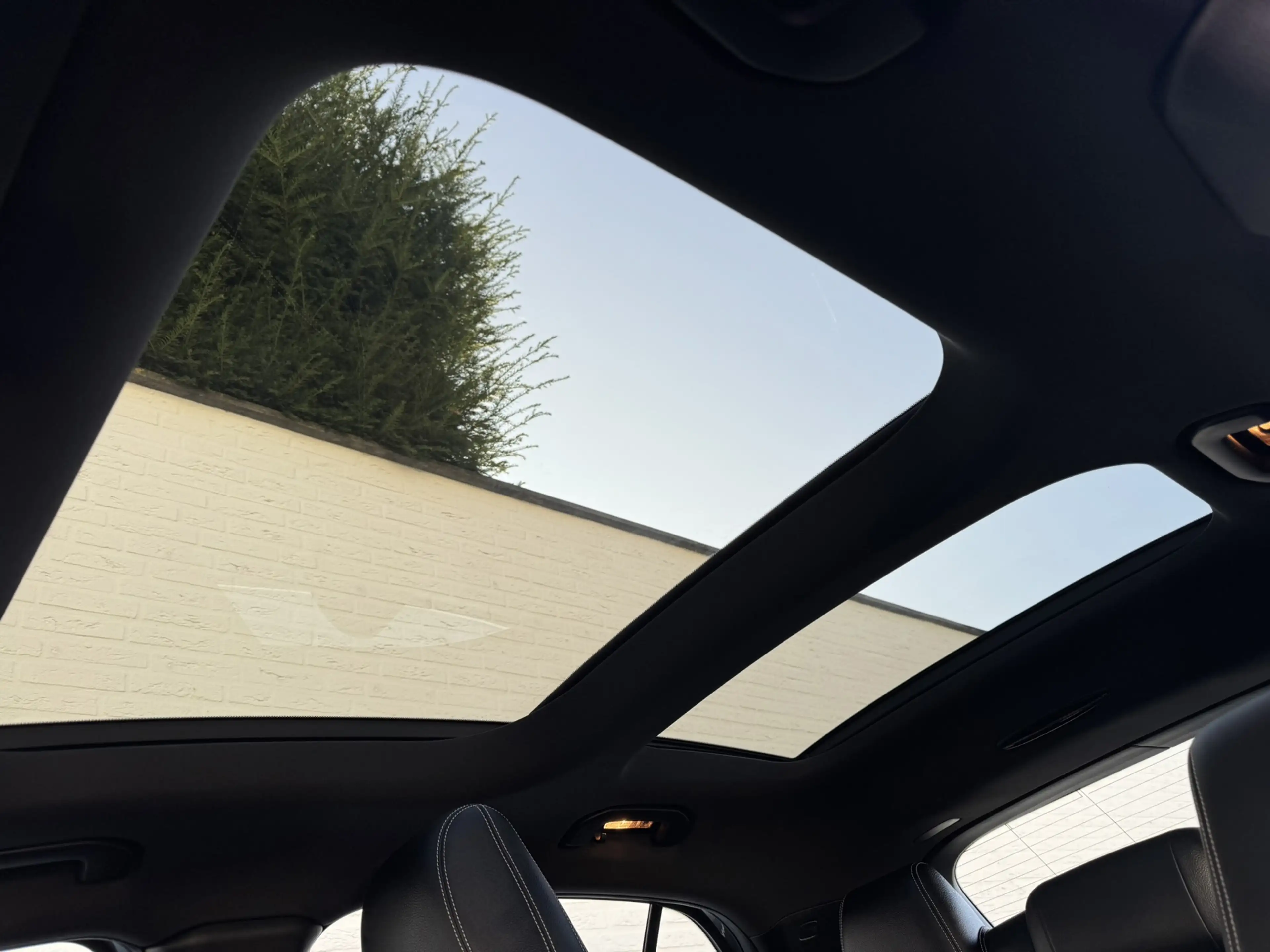 Mercedes-Benz GLA 200 Edition Trekhaak All-Season Banden Panorama dak Au — photo 6