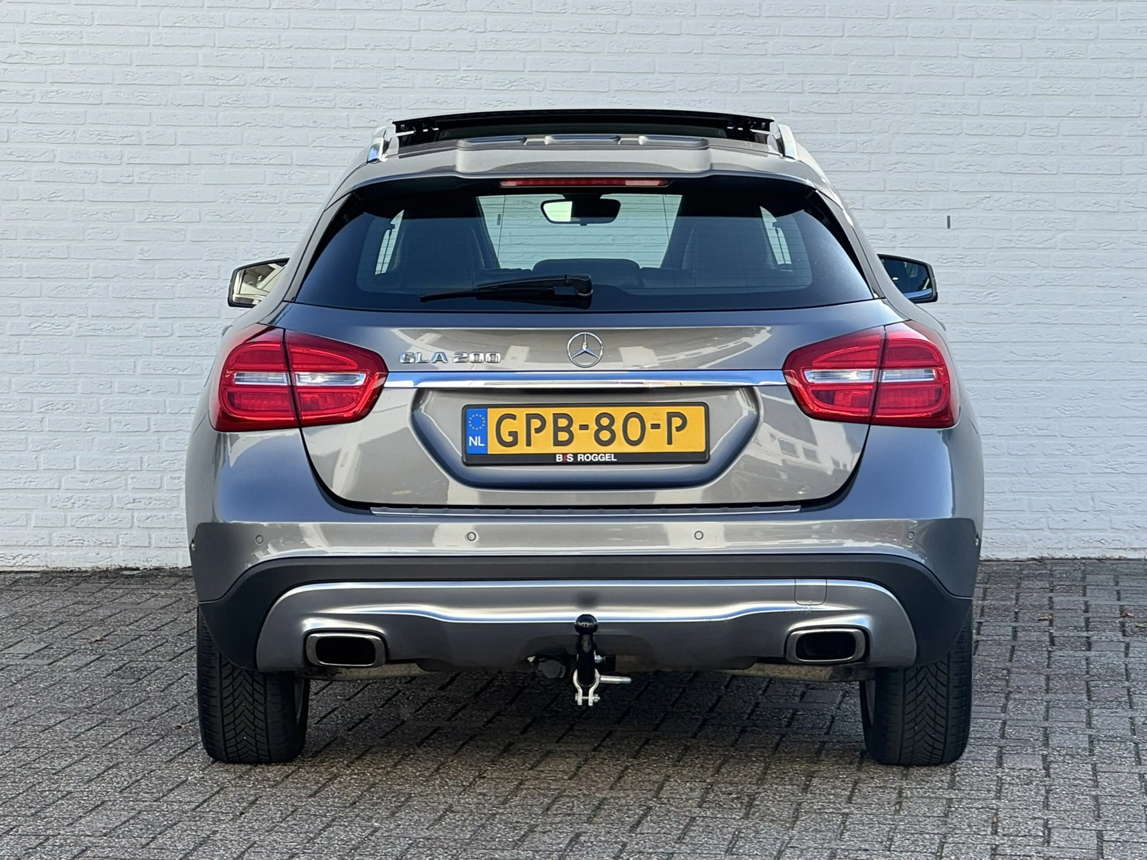 Mercedes-Benz GLA 200 Edition Trekhaak All-Season Banden Panorama dak Au — photo 17
