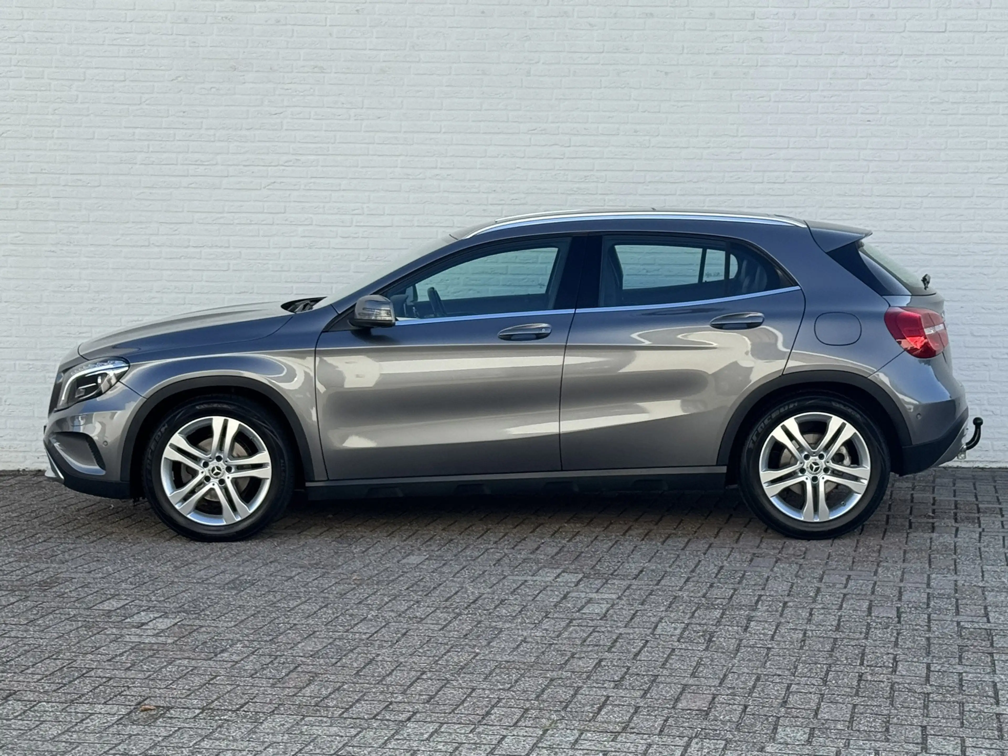 Mercedes-Benz GLA 200 Edition Trekhaak All-Season Banden Panorama dak Au — photo 14