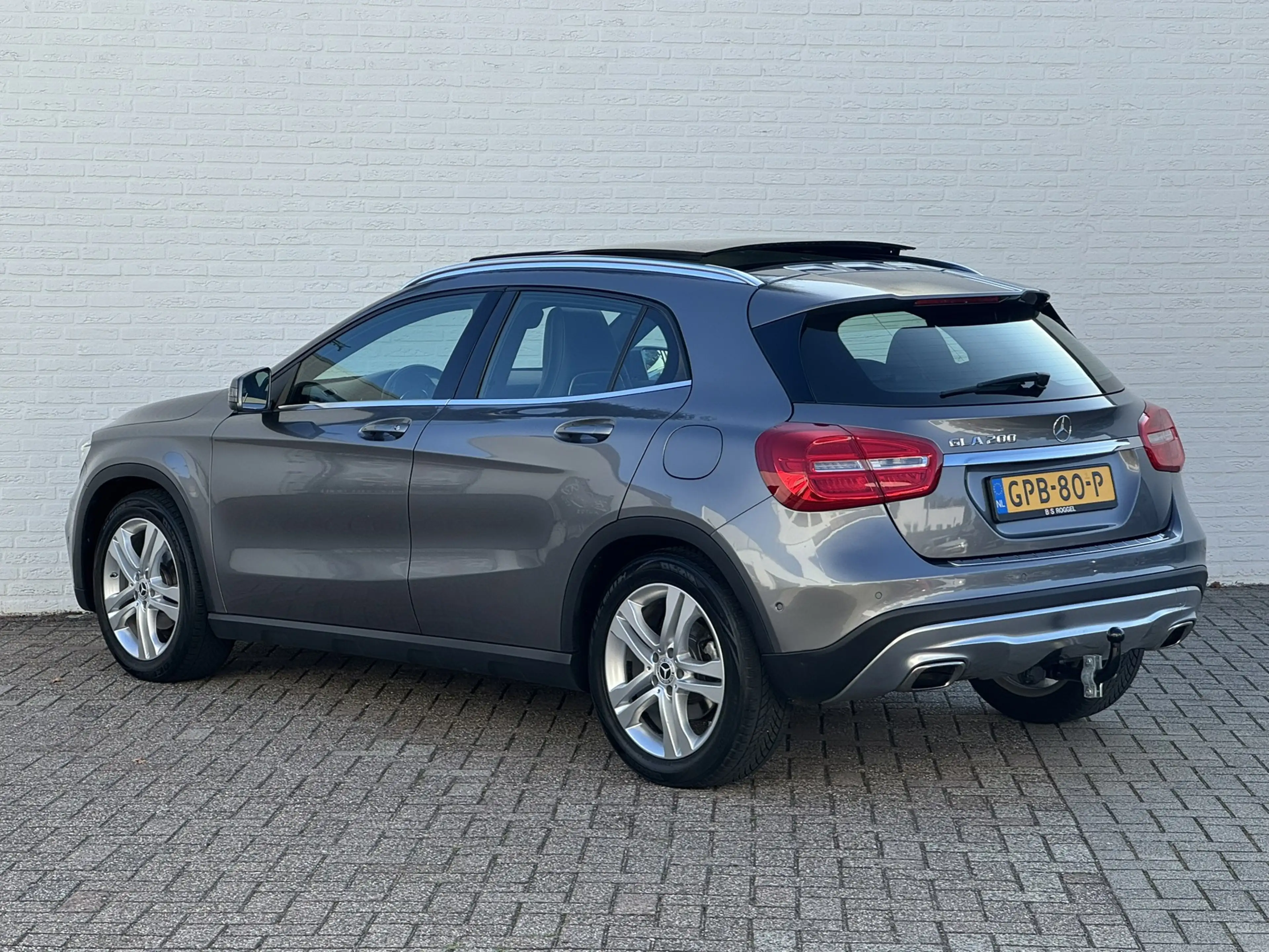 Mercedes-Benz GLA 200 Edition Trekhaak All-Season Banden Panorama dak Au — photo 15