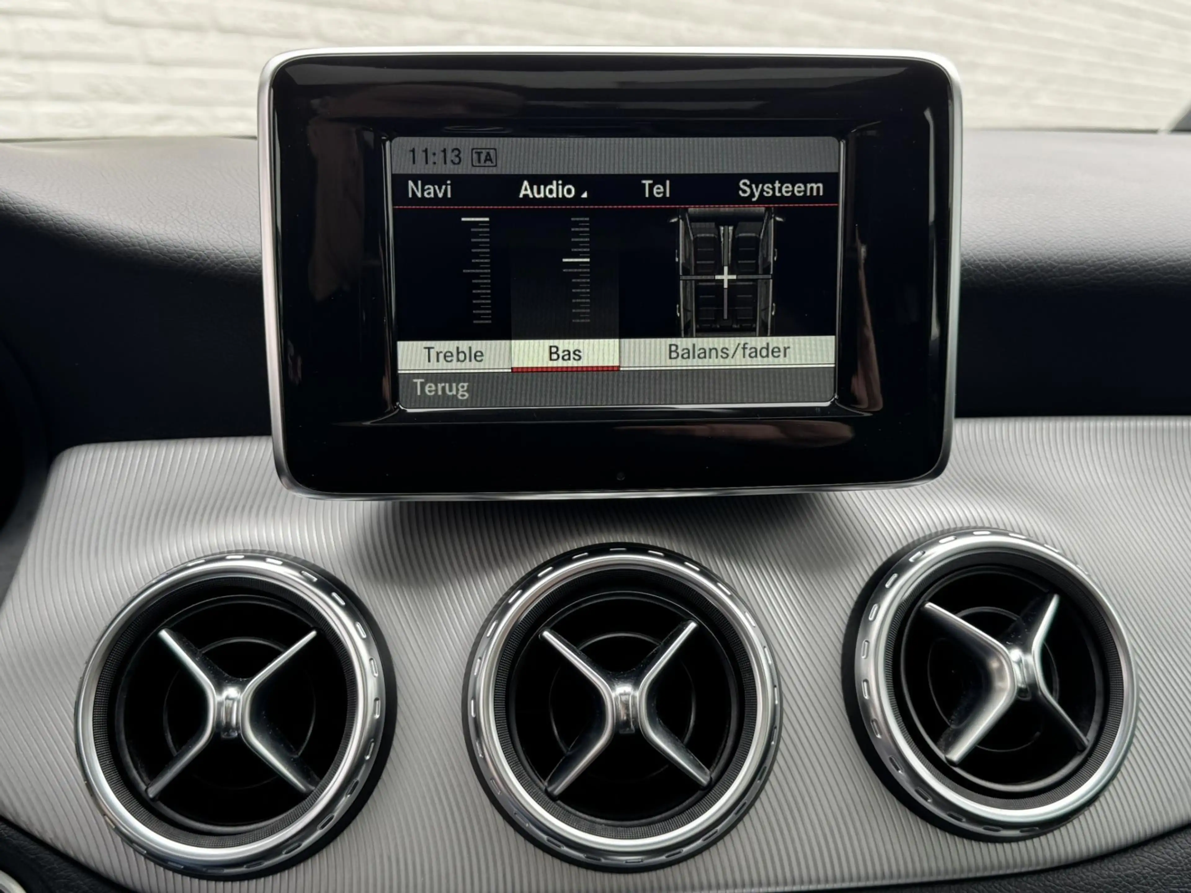 Mercedes-Benz GLA 200 Edition Trekhaak All-Season Banden Panorama dak Au — photo 41