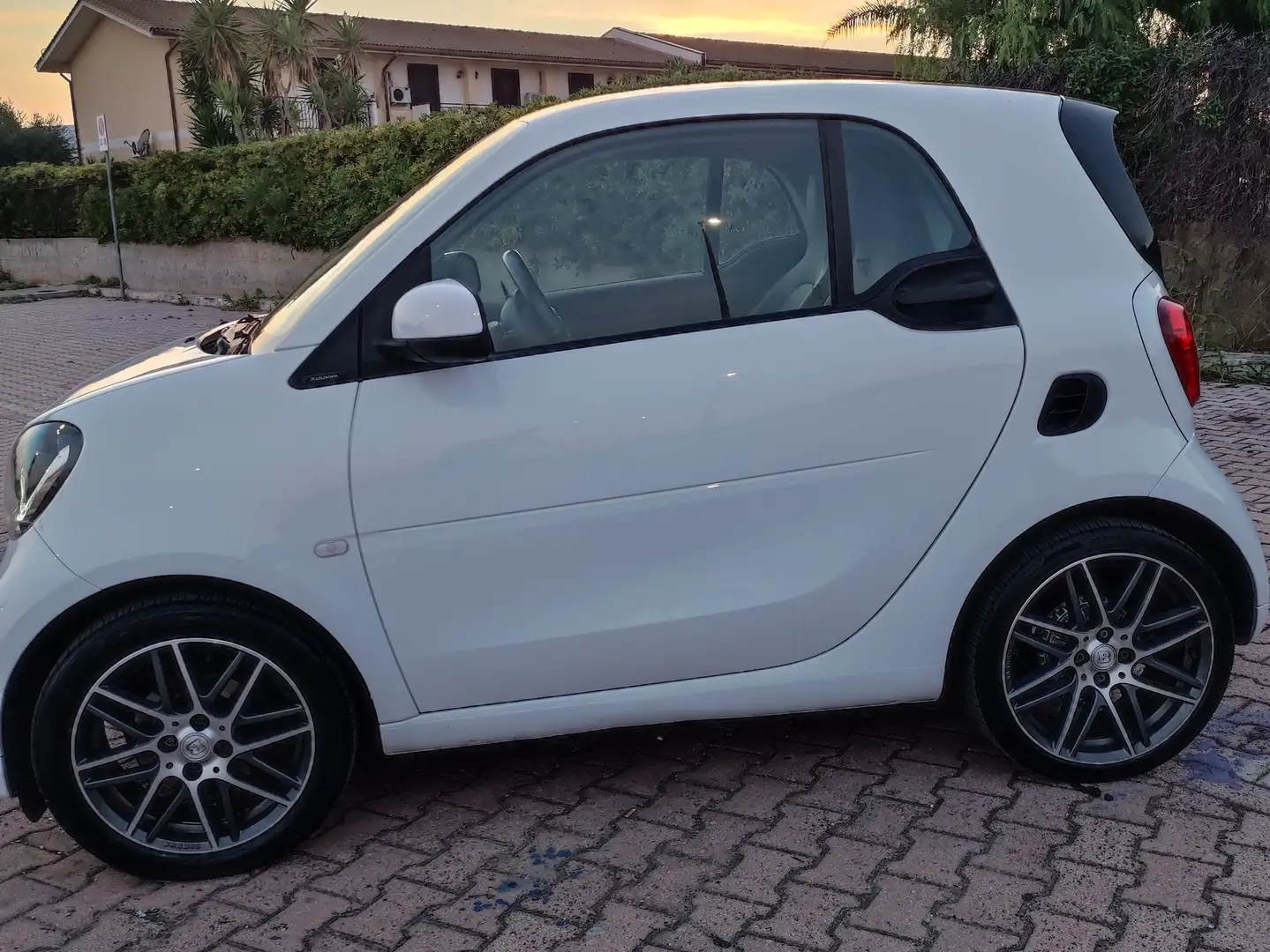 smart forTwo Fortwo 0.9 t Brabus Xclusive 109cv twinamic my18 Wit - 2