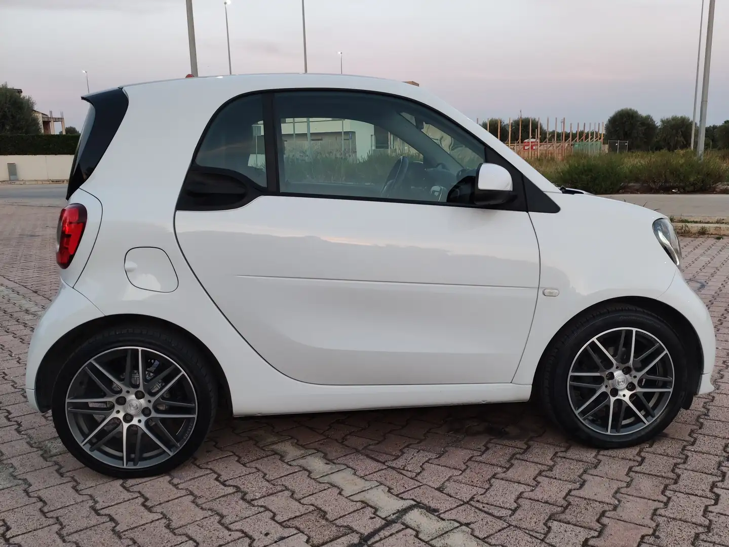 smart forTwo Fortwo 0.9 t Brabus Xclusive 109cv twinamic my18 Wit - 1