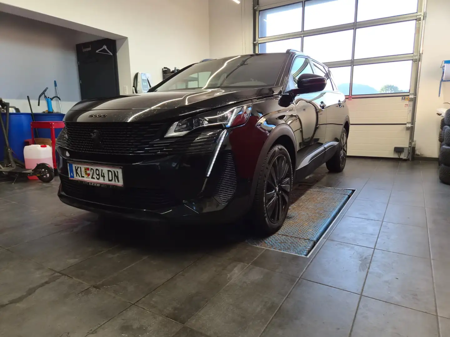 Peugeot 5008 5008 BlueHDI 130 EAT8 GT / 7-SITZER / 19" Schwarz - 1