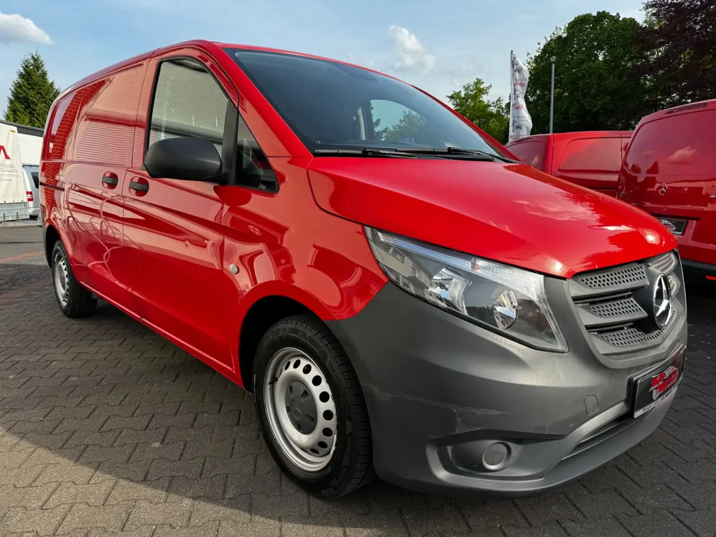 Mercedes-Benz Vito Kasten 111 CDI FWD Klima Navi RFK Sortimo Rot - 1