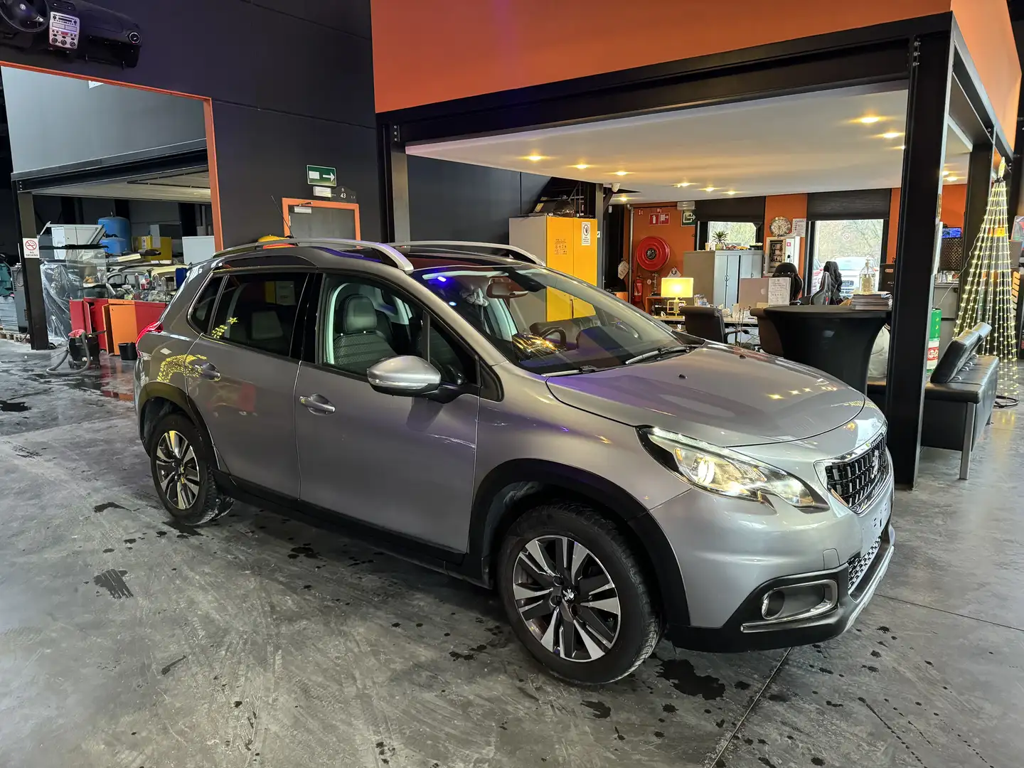 Peugeot 2008 1.2 - A/C AUTO - NAVI - MEDIA/TEL - LIM/REG Gris - 2