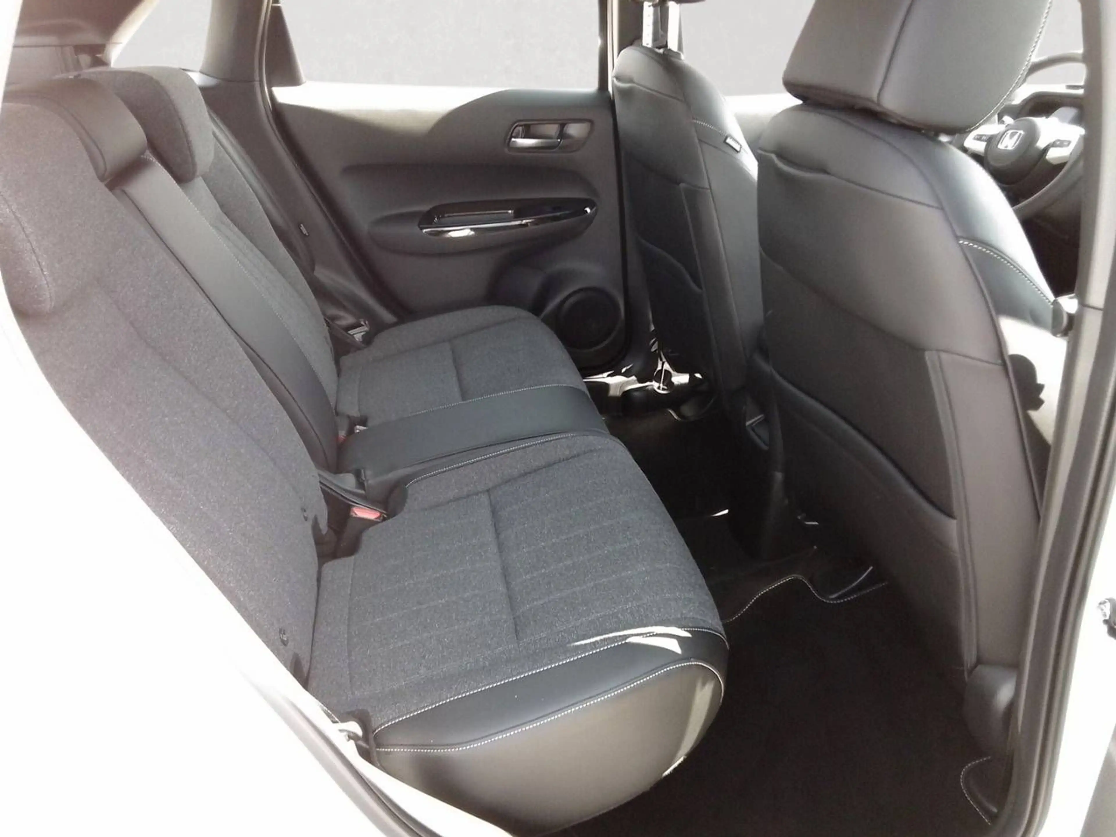 Honda Jazz Hybrid 1.5 e CVT Elegance — photo 5