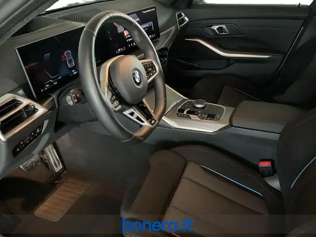 BMW 3 Series view 19