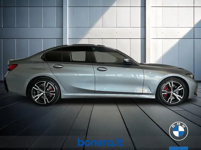 BMW 3 Series view 5