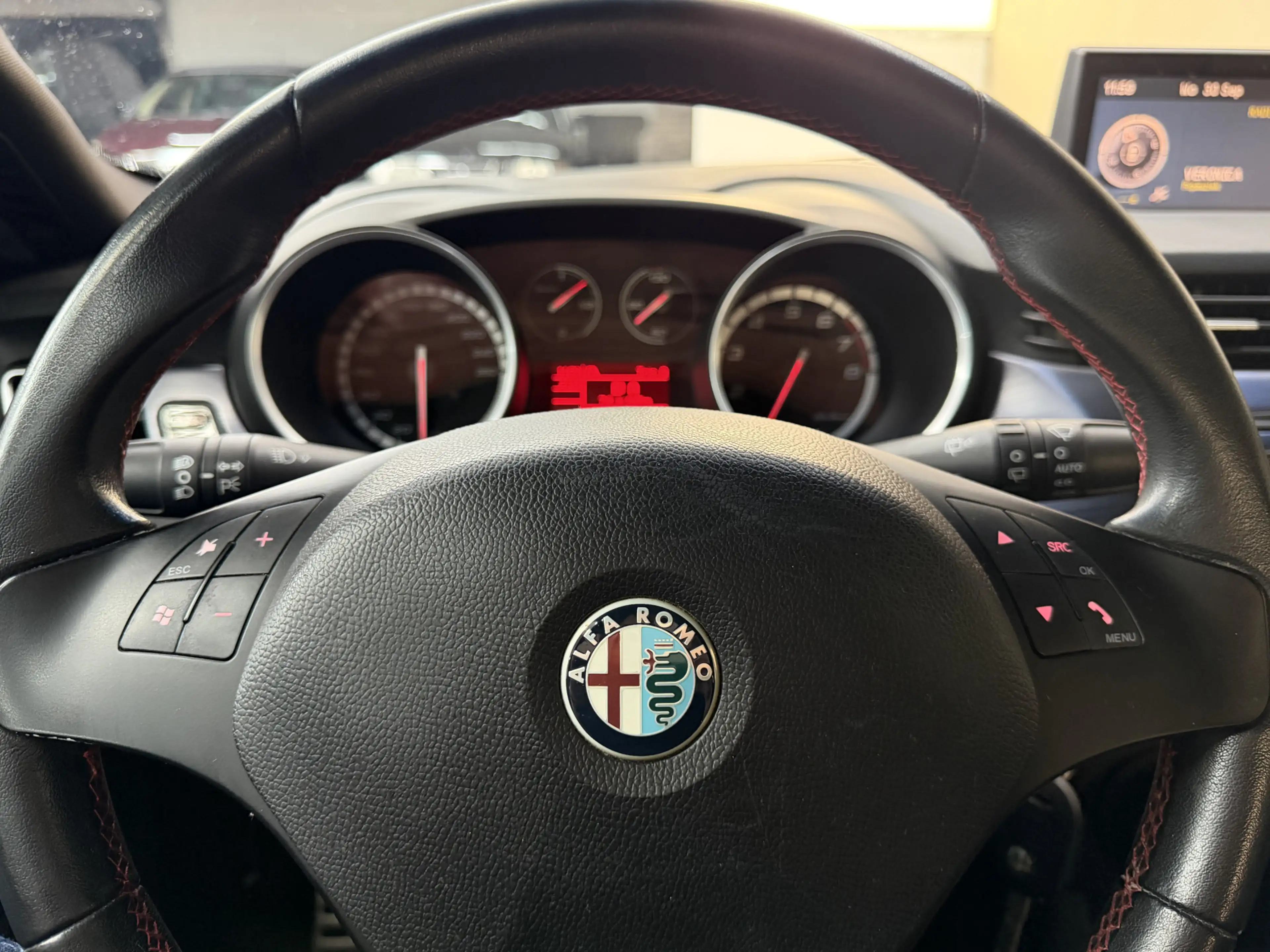 Alfa Romeo Giulietta 1.4 T Distinctive, 170Pk, 2011, Volledig leder, Or — photo 14
