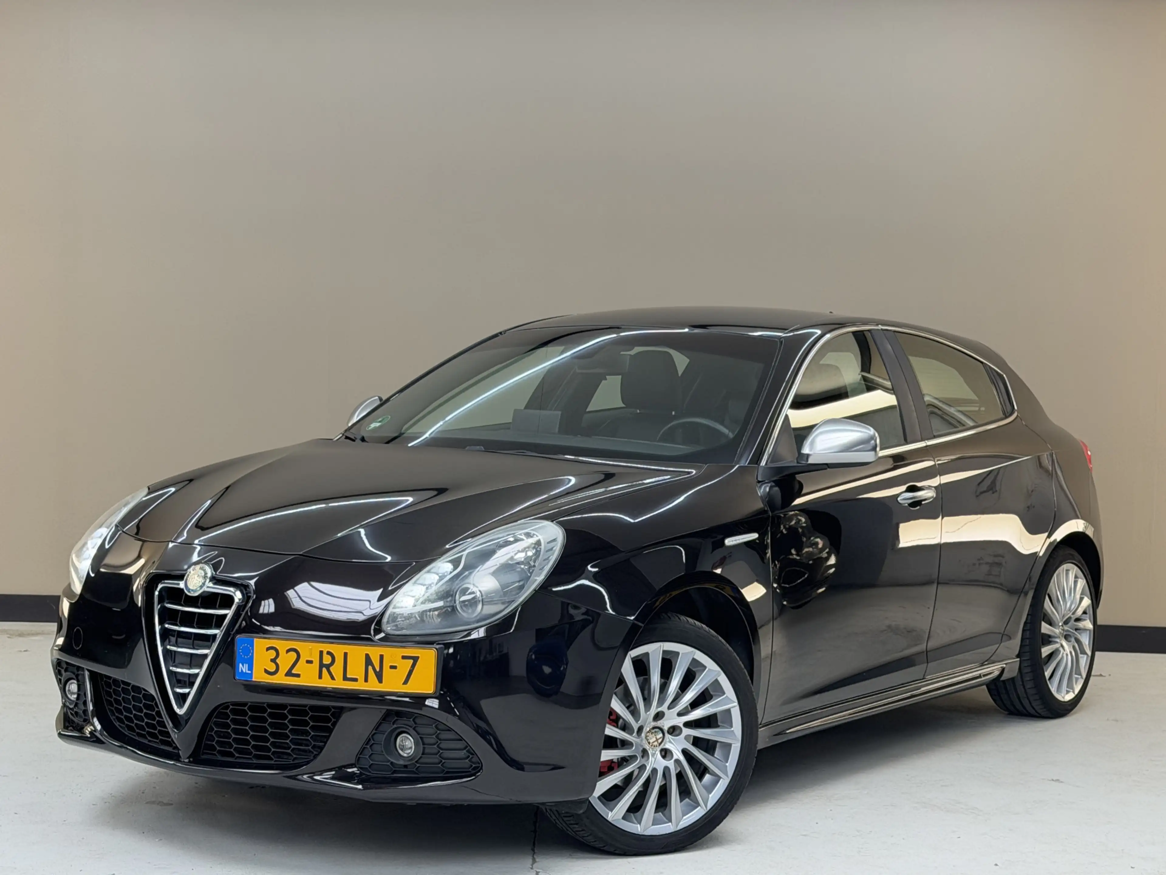 Alfa Romeo Giulietta 1.4 T Distinctive, 170Pk, 2011, Volledig leder, Or