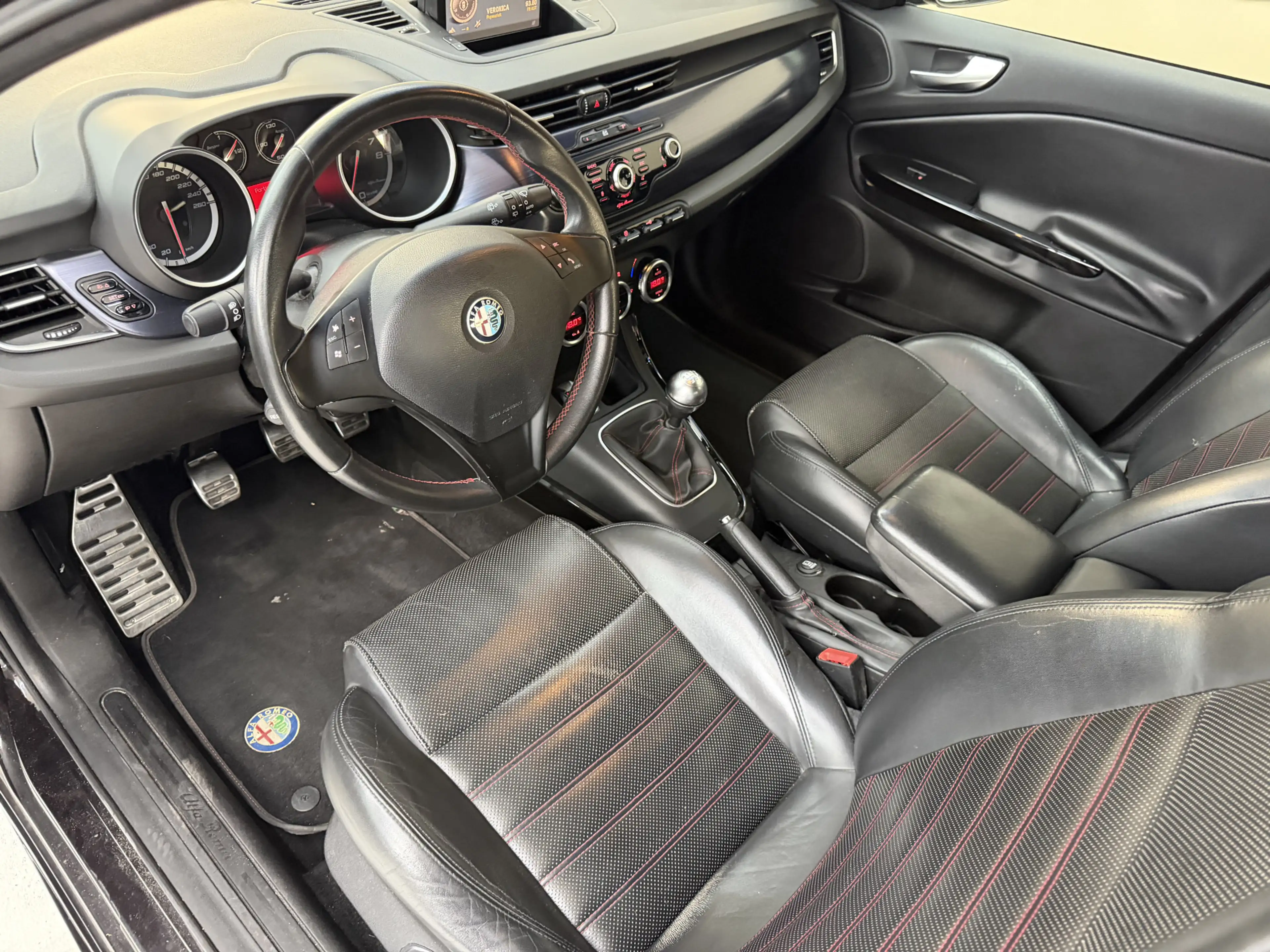 Alfa Romeo Giulietta 1.4 T Distinctive, 170Pk, 2011, Volledig leder, Or — photo 6