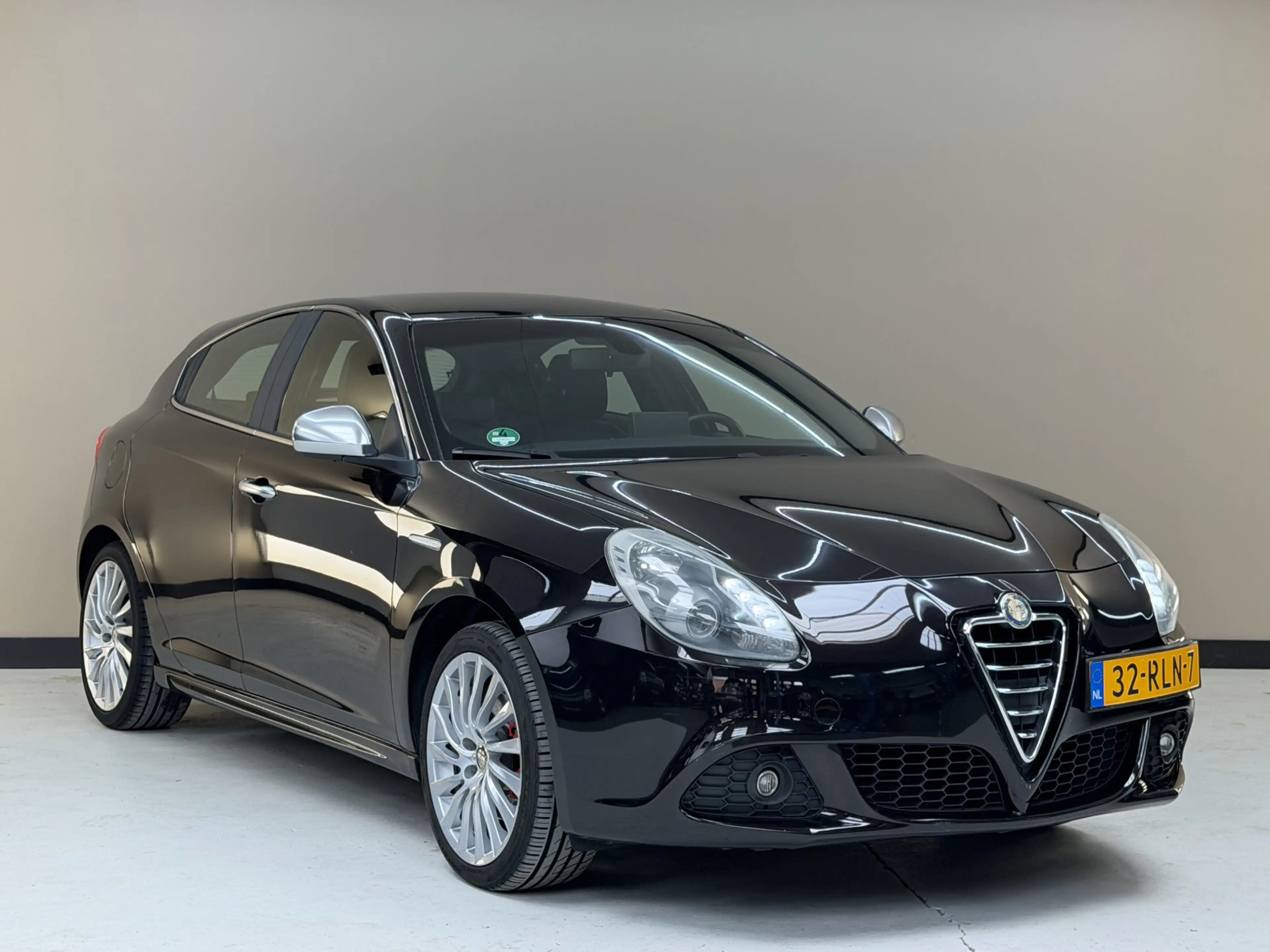 Alfa Romeo Giulietta 1.4 T Distinctive, 170Pk, 2011, Volledig leder, Or — photo 5