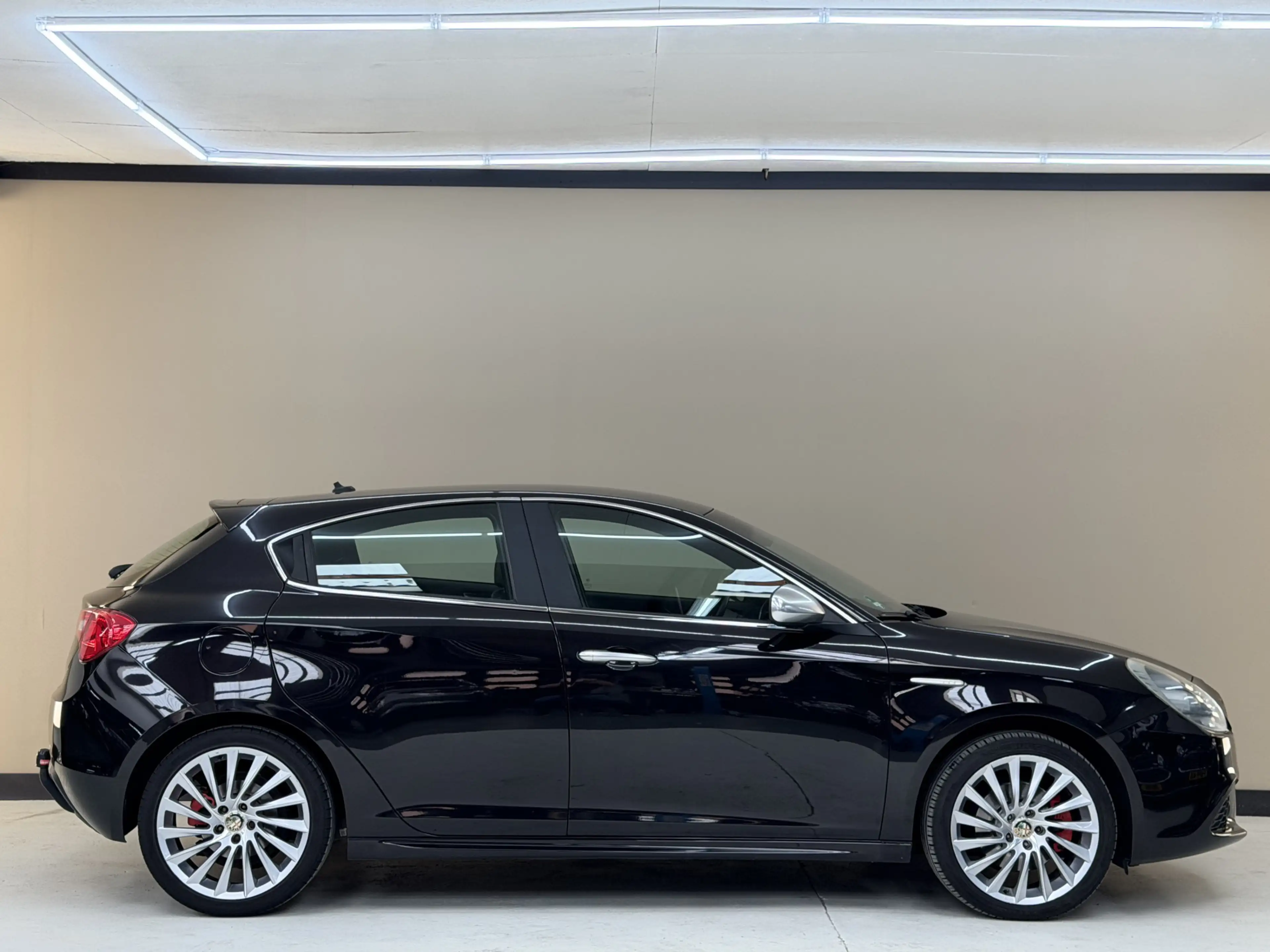 Alfa Romeo Giulietta 1.4 T Distinctive, 170Pk, 2011, Volledig leder, Or — photo 9