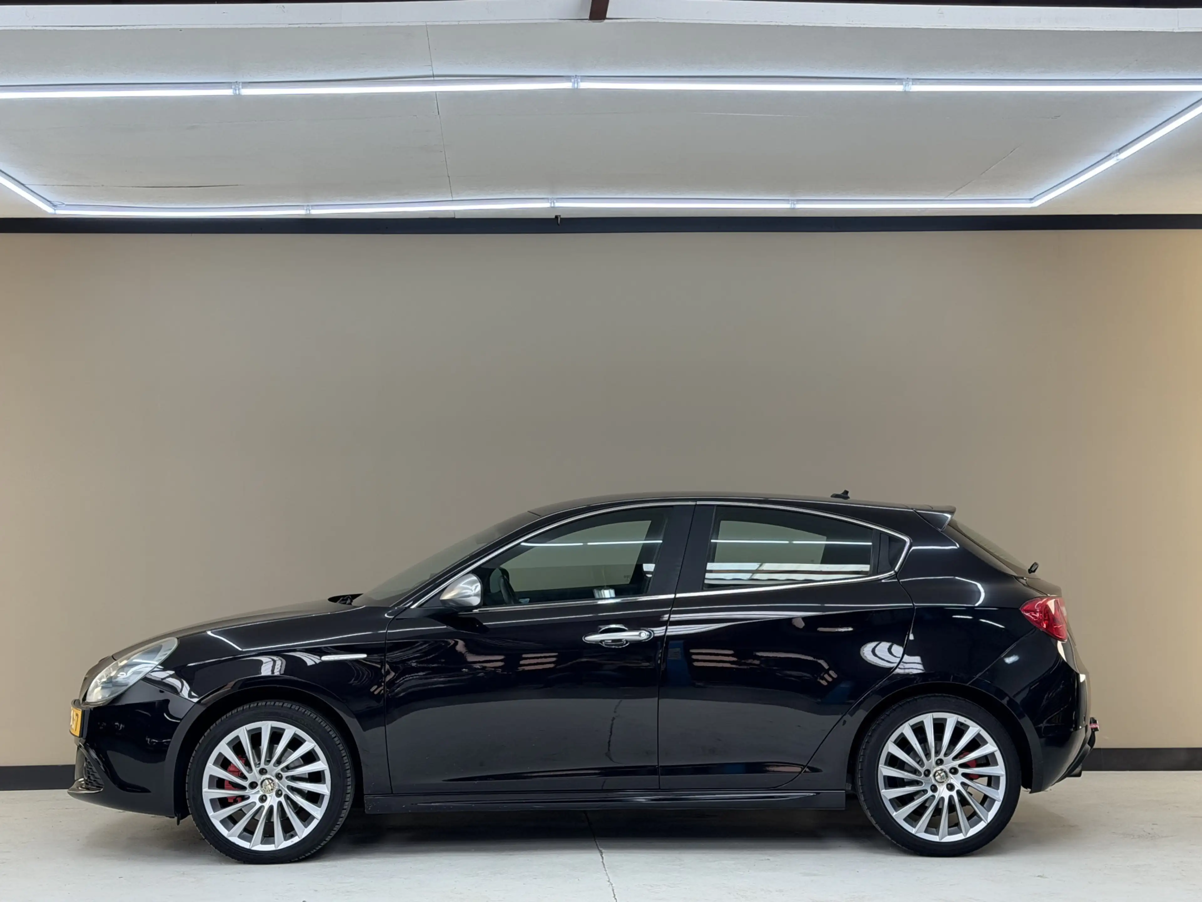 Alfa Romeo Giulietta 1.4 T Distinctive, 170Pk, 2011, Volledig leder, Or — photo 11