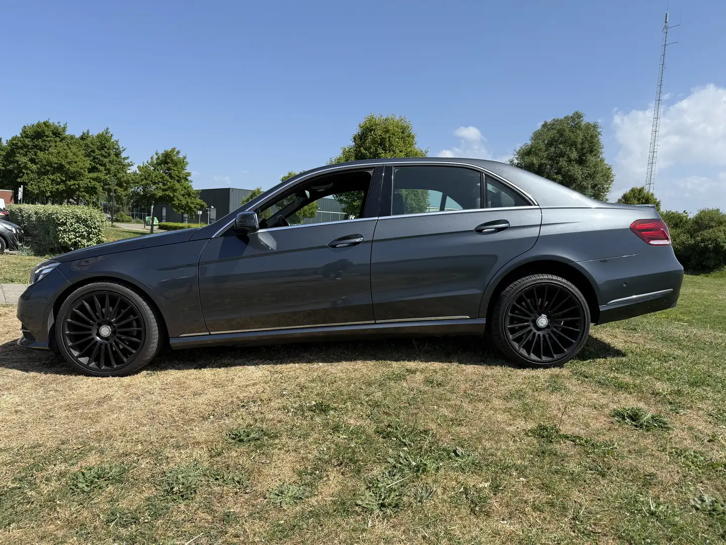 Mercedes-Benz E 200 Amb. Avantgarde Gris - 2