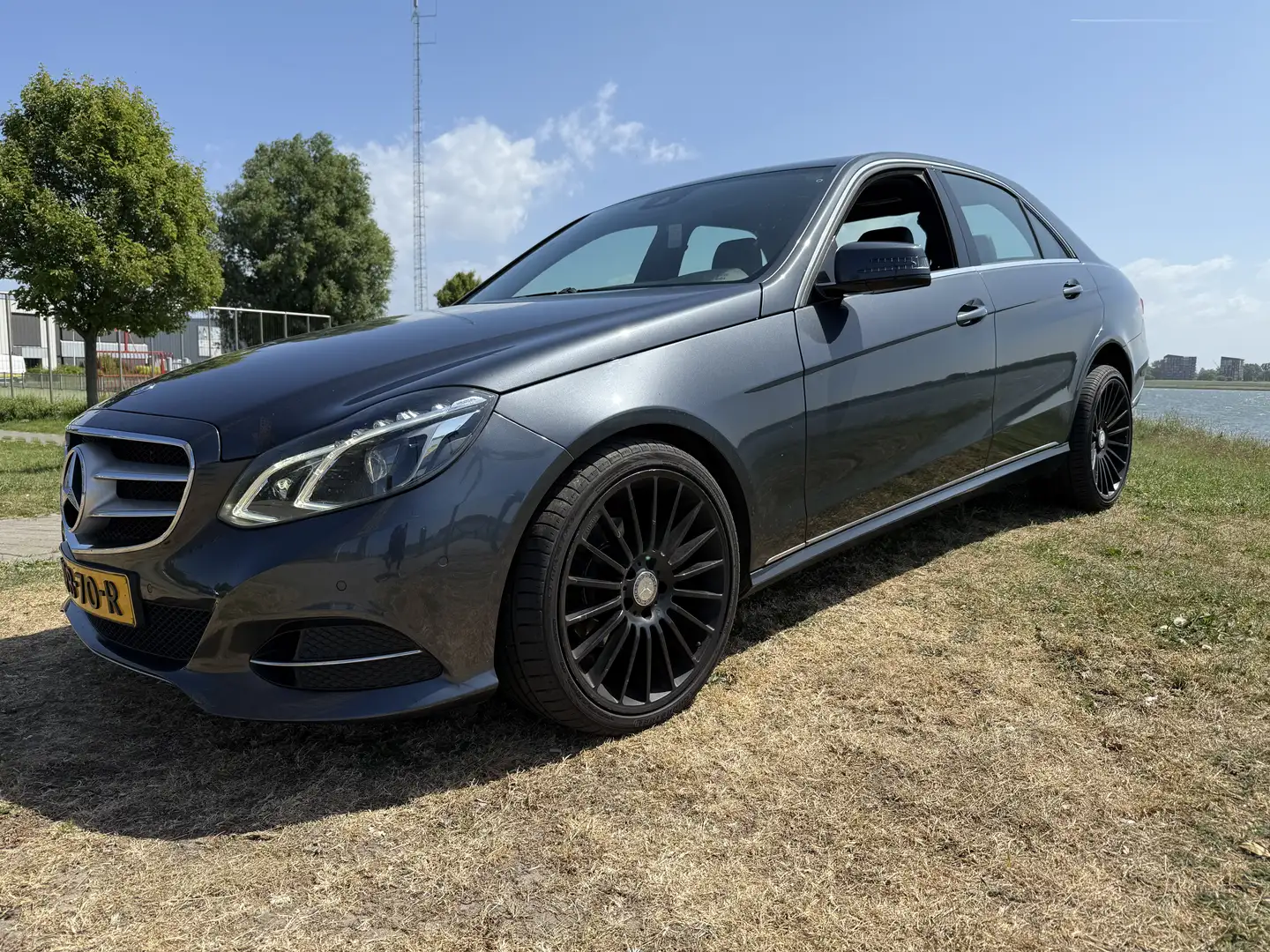 Mercedes-Benz E 200 Amb. Avantgarde Gris - 1