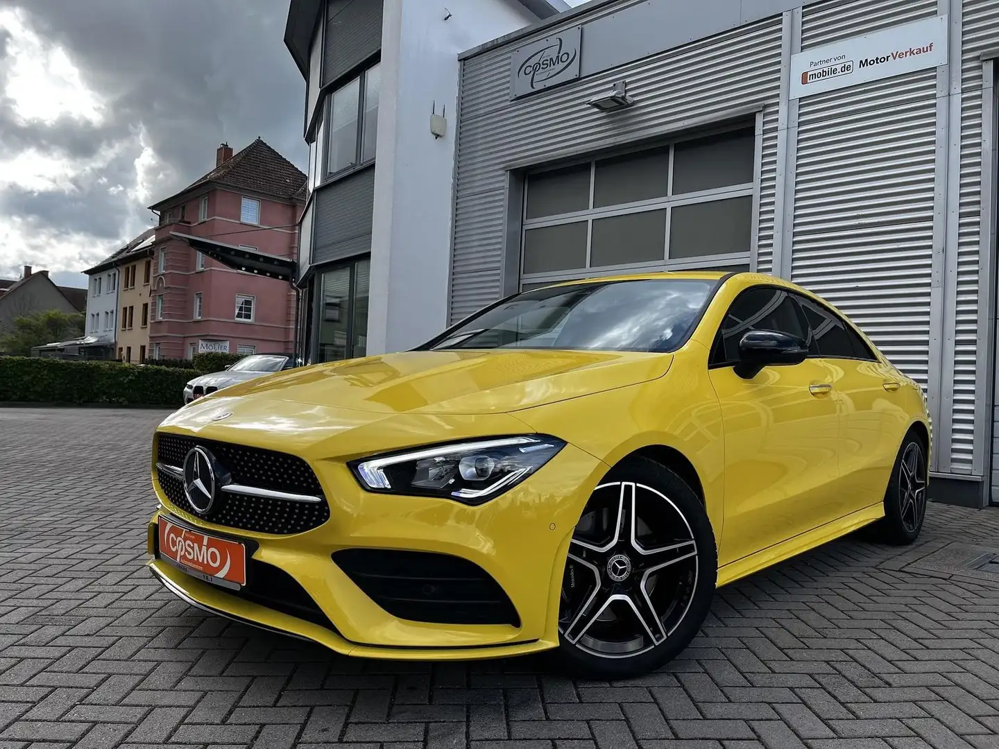 Mercedes-Benz CLA 200 AMG-Line Limo. Distronic+Ambiente+Night Jaune - 1