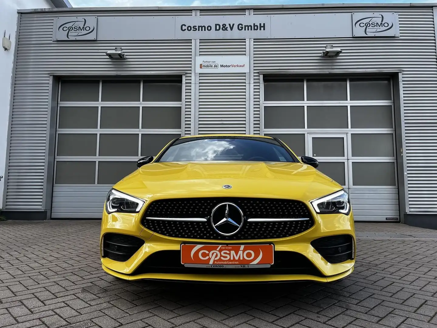 Mercedes-Benz CLA 200 AMG-Line Limo. Distronic+Ambiente+Night Giallo - 2