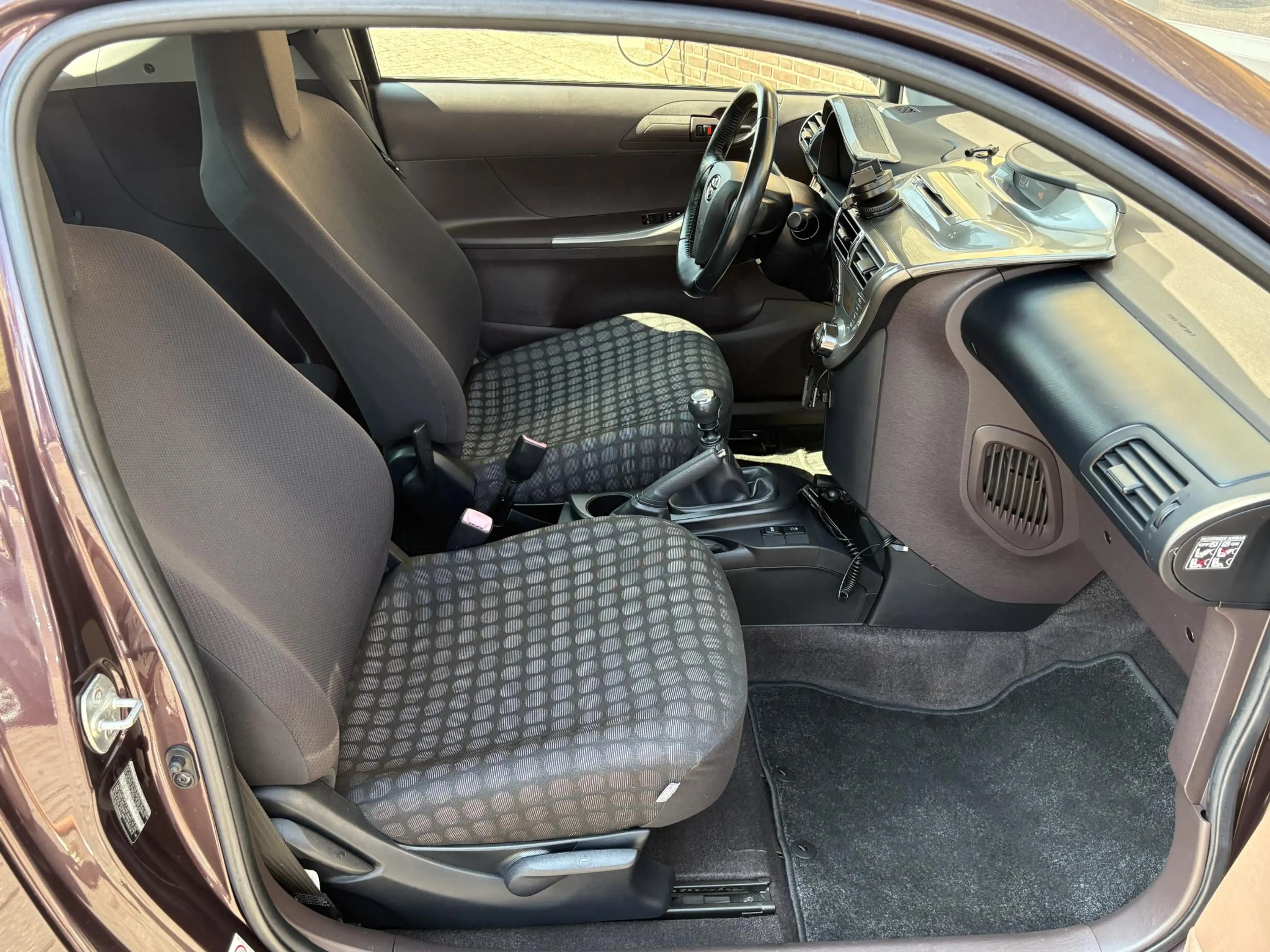 Toyota iQ 1.0 VVTi Aspiration — photo 36