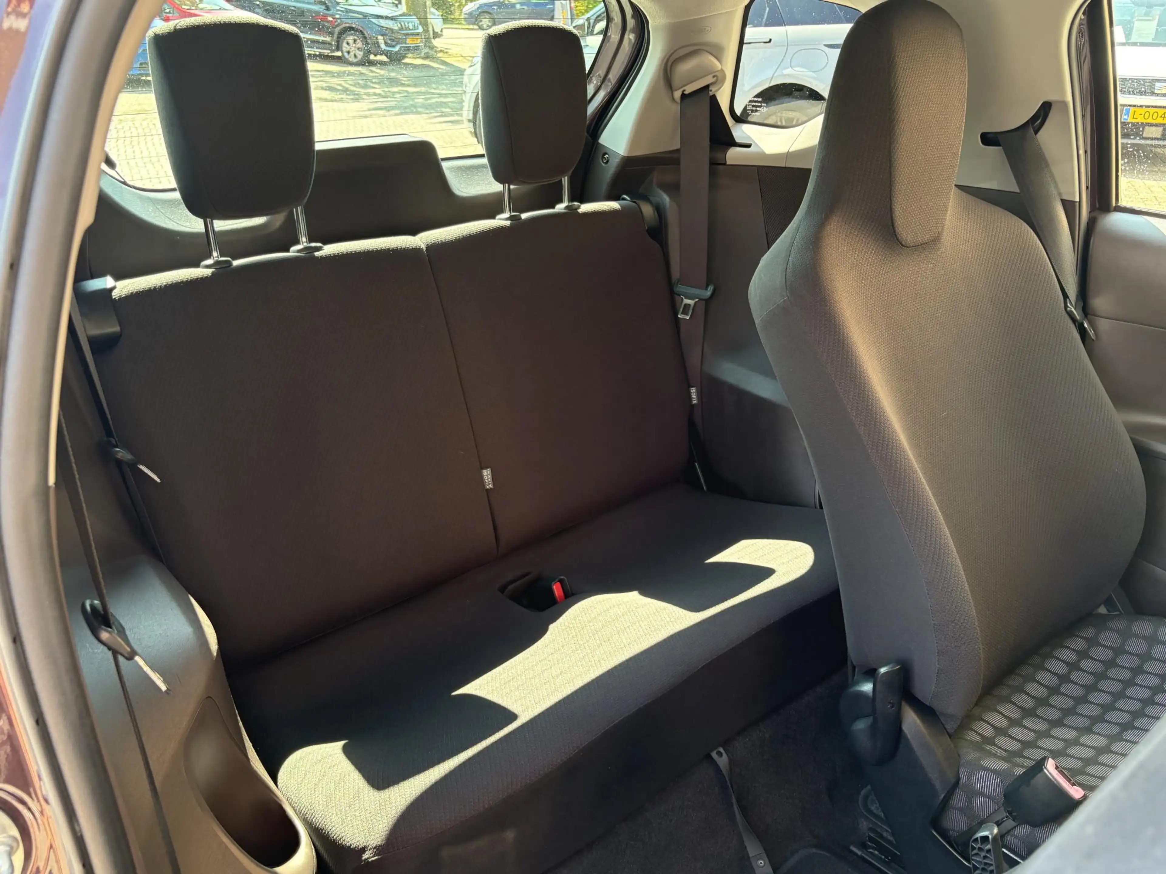 Toyota iQ 1.0 VVTi Aspiration — photo 12