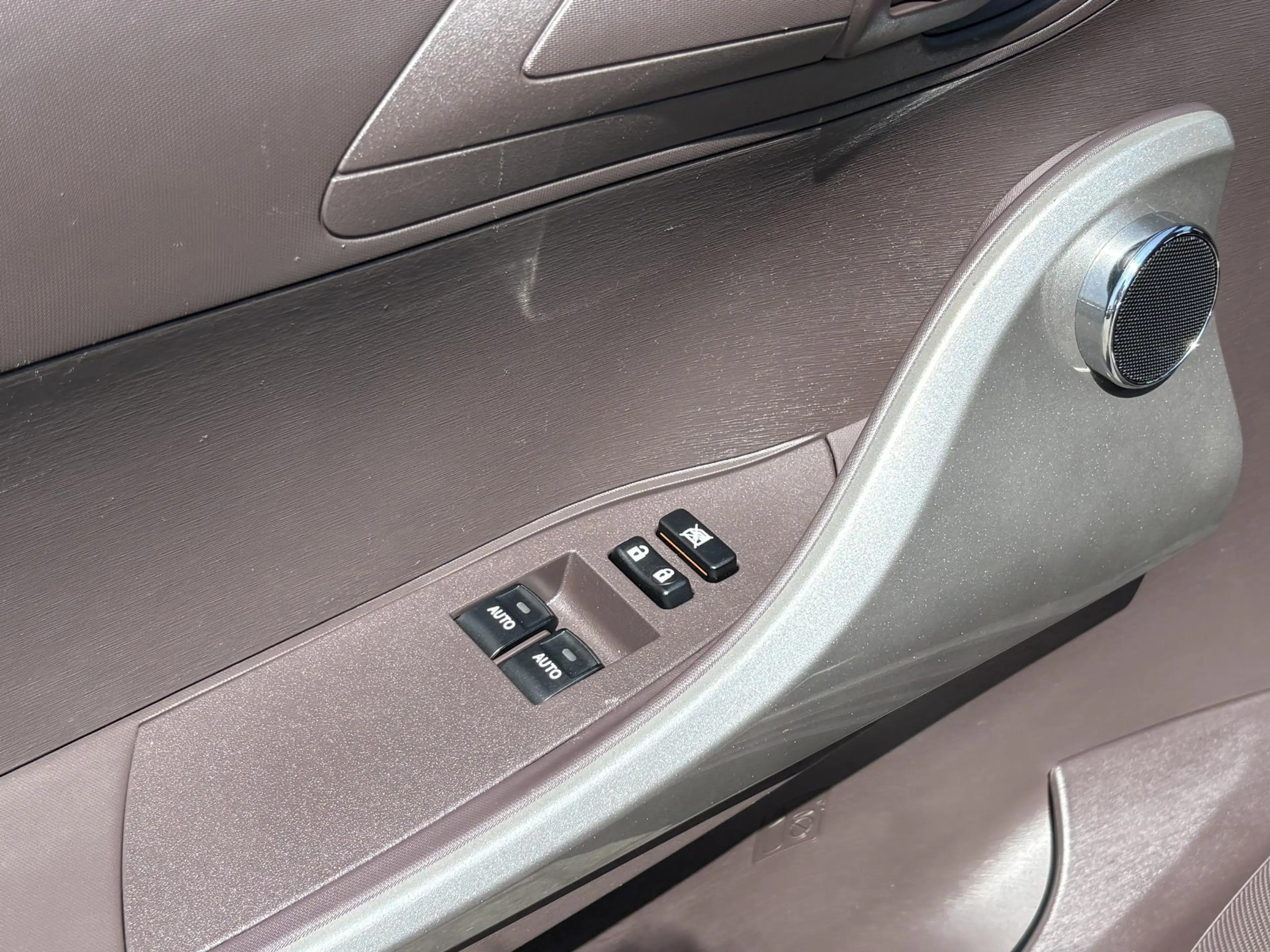 Toyota iQ 1.0 VVTi Aspiration — photo 26
