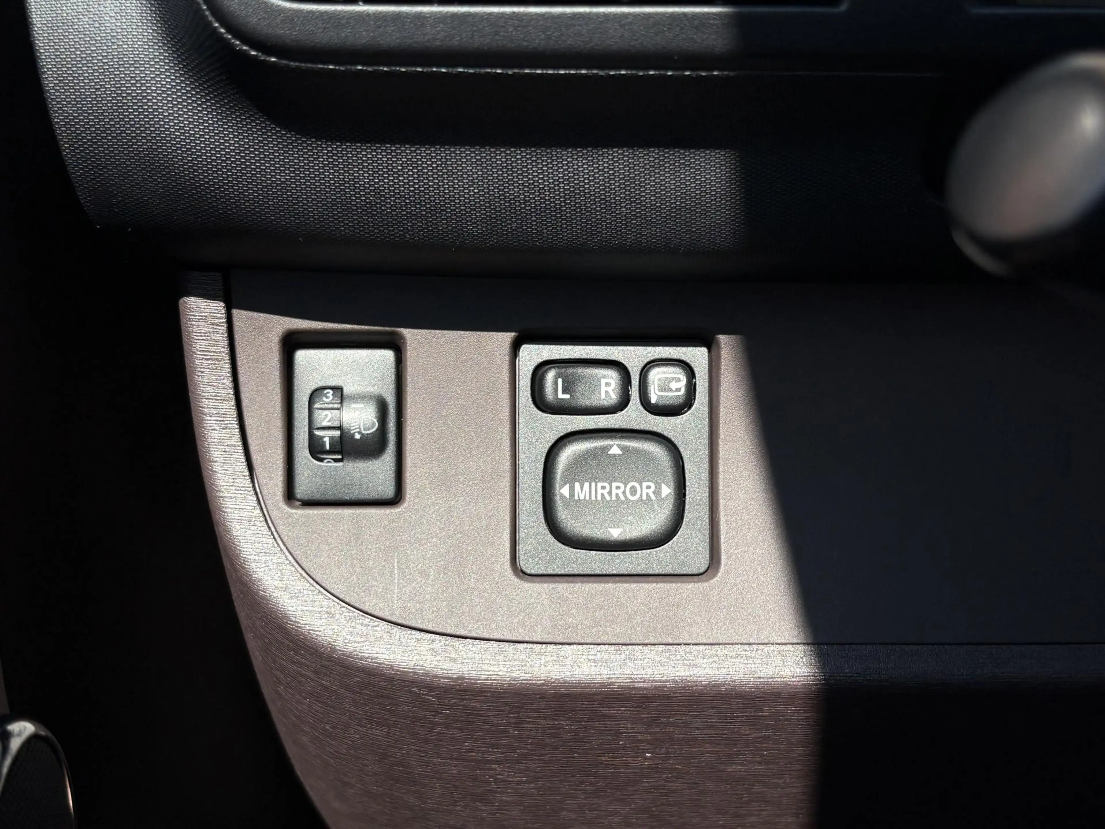 Toyota iQ 1.0 VVTi Aspiration — photo 29